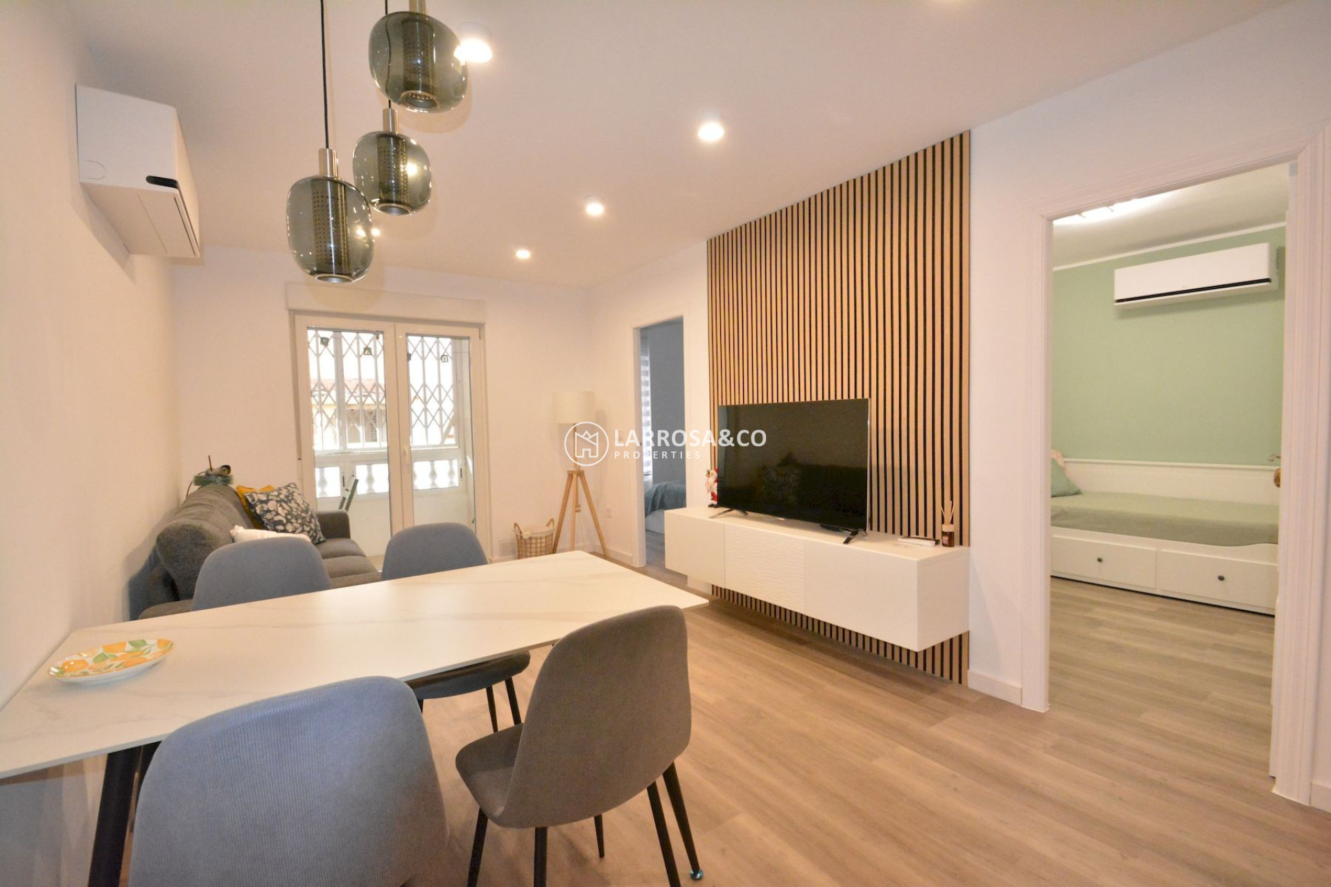 Resale - Apartment - Torrevieja - Playa Acequion