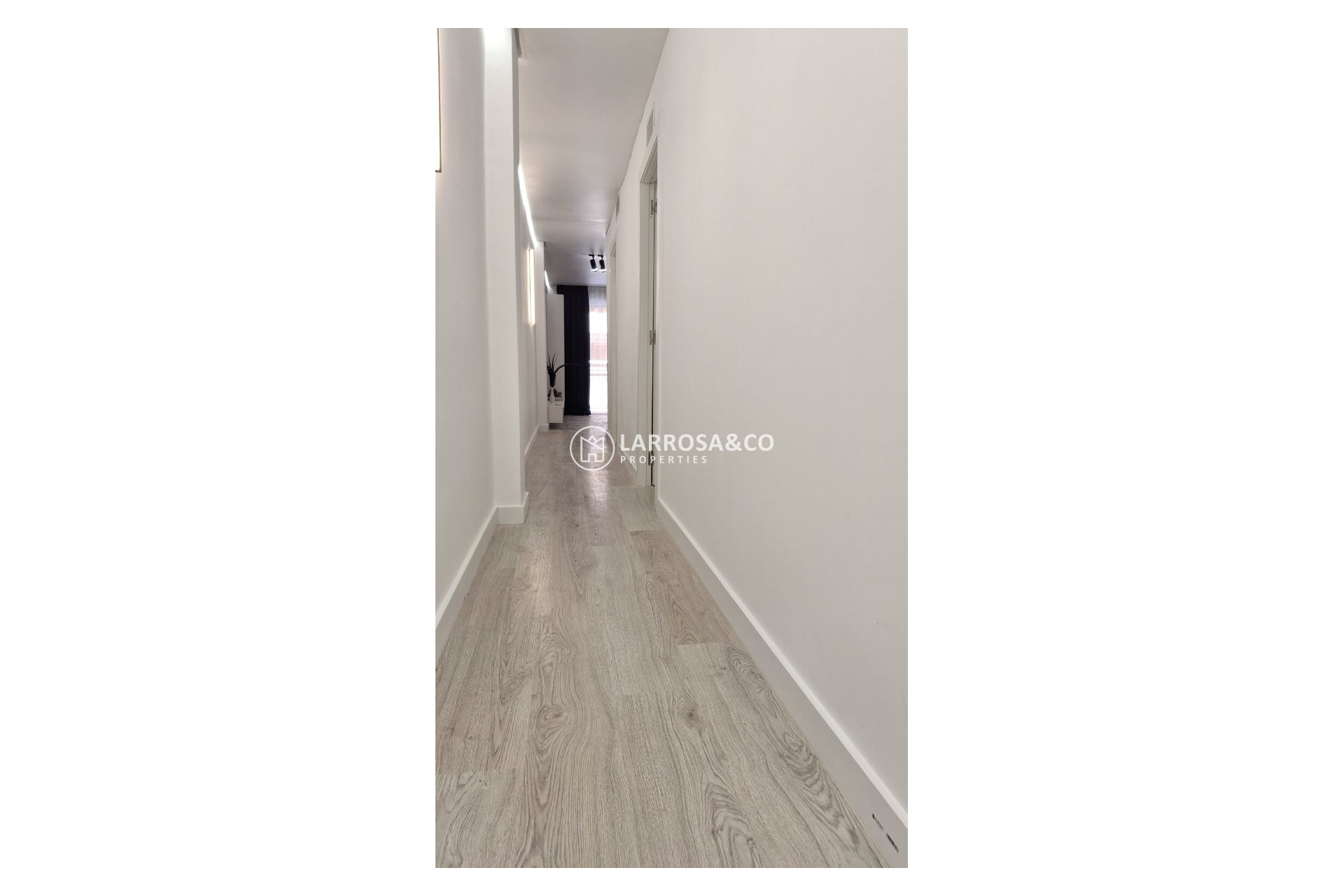 Resale - Apartment - Torrevieja - Playa Acequion