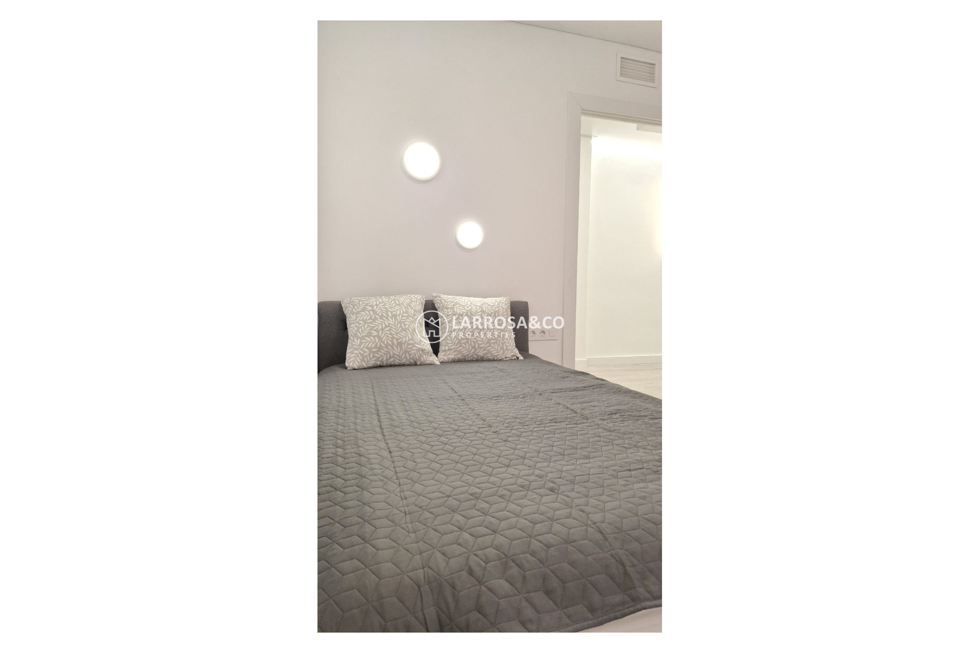 Resale - Apartment - Torrevieja - Playa Acequion