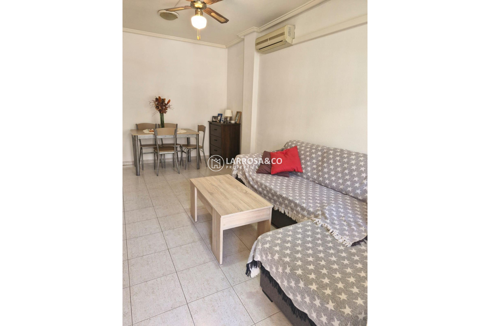 Resale - Apartment - Torrevieja - Playa de los Naufragos