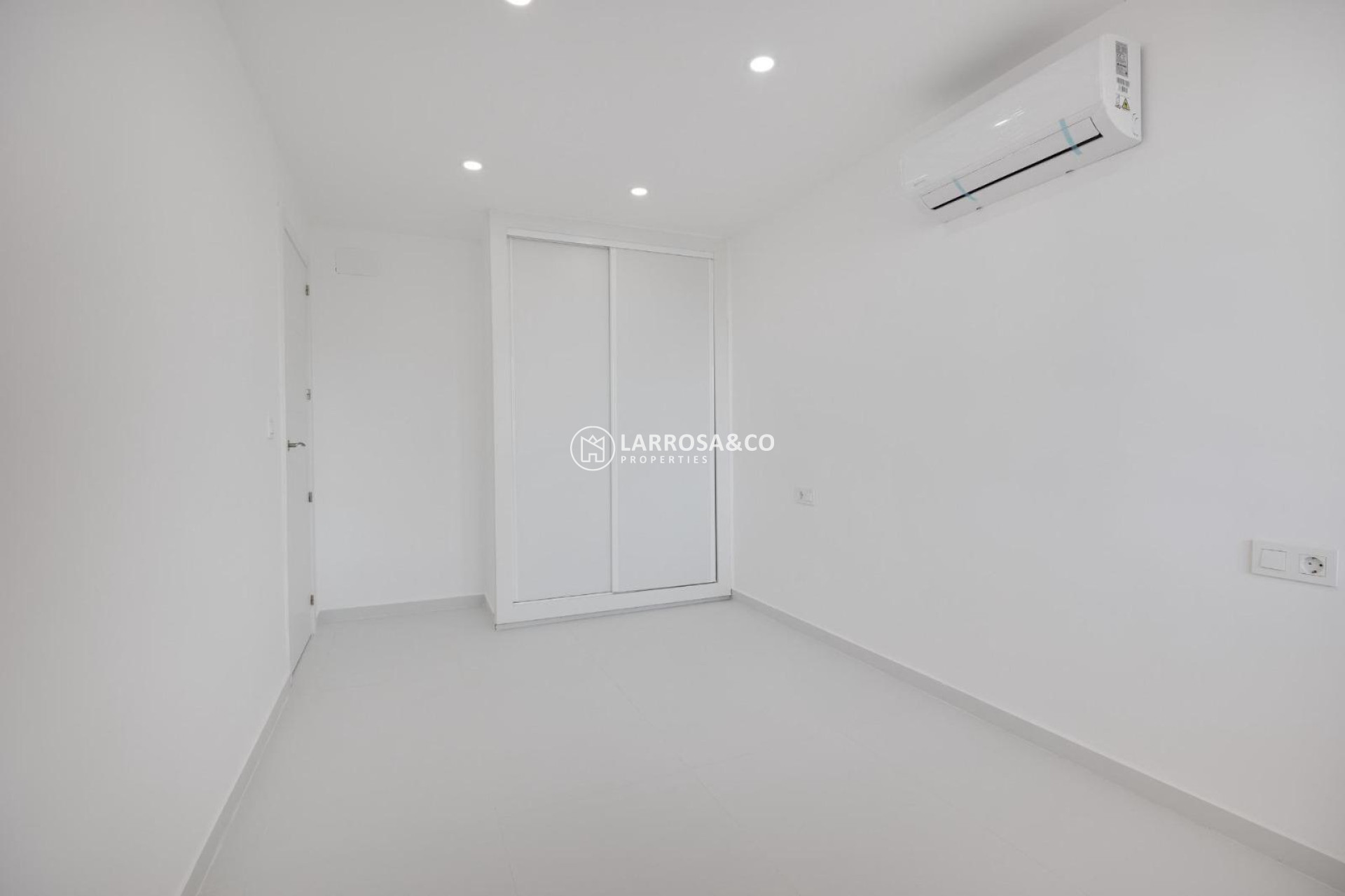 Resale - Apartment - Torrevieja - Playa de los Naufragos