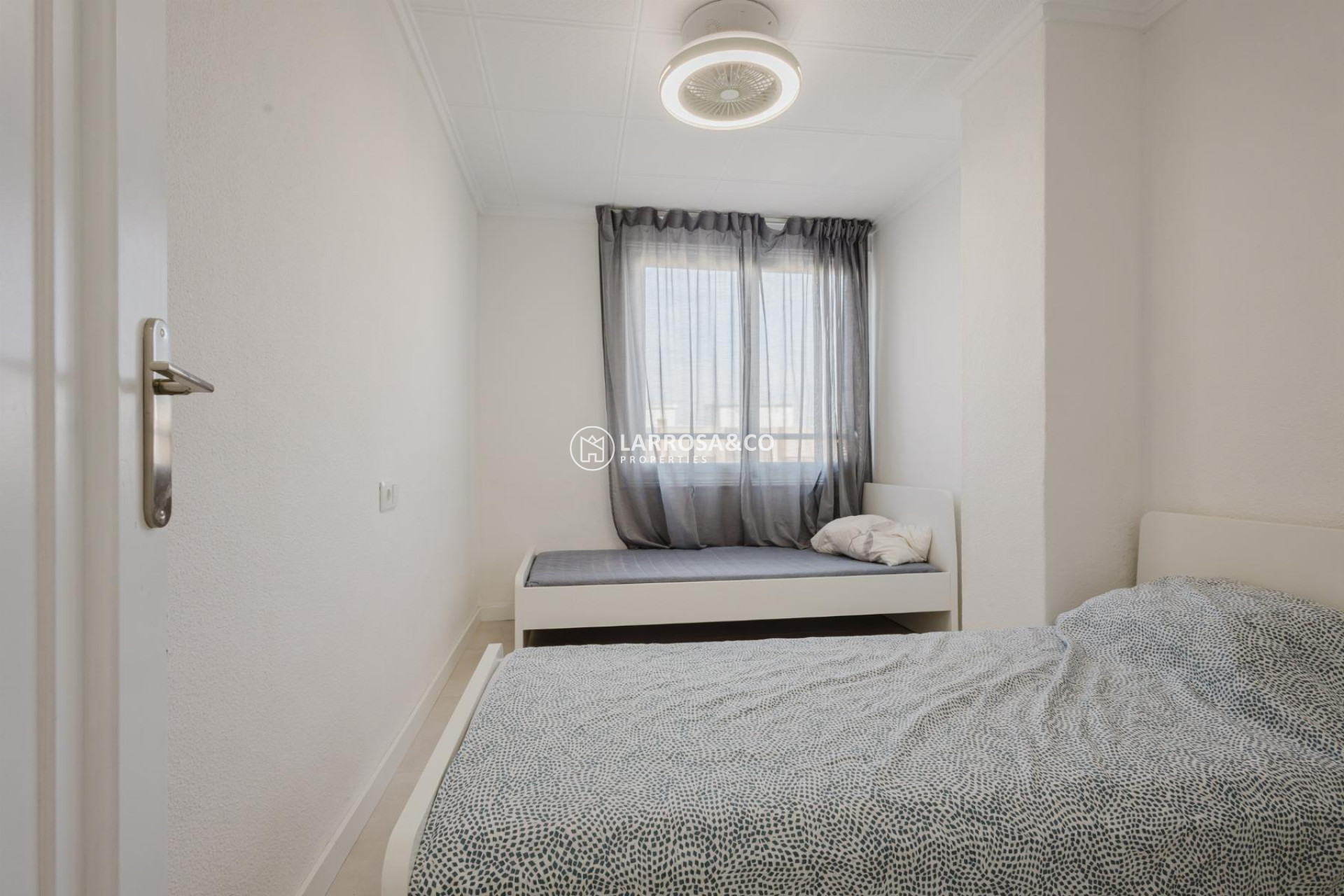 Resale - Apartment - Torrevieja - Playa del Acequión