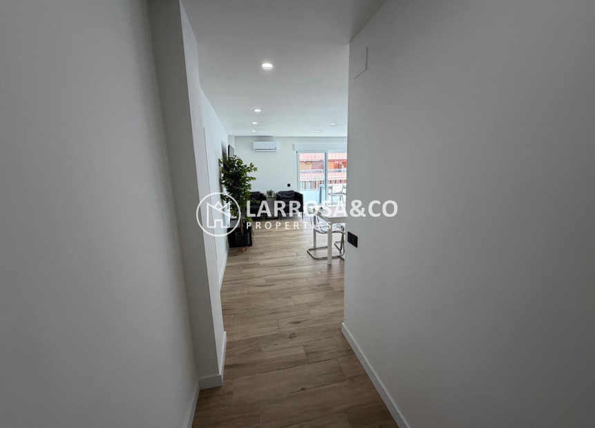 Resale - Apartment - Torrevieja - Playa del Acequión