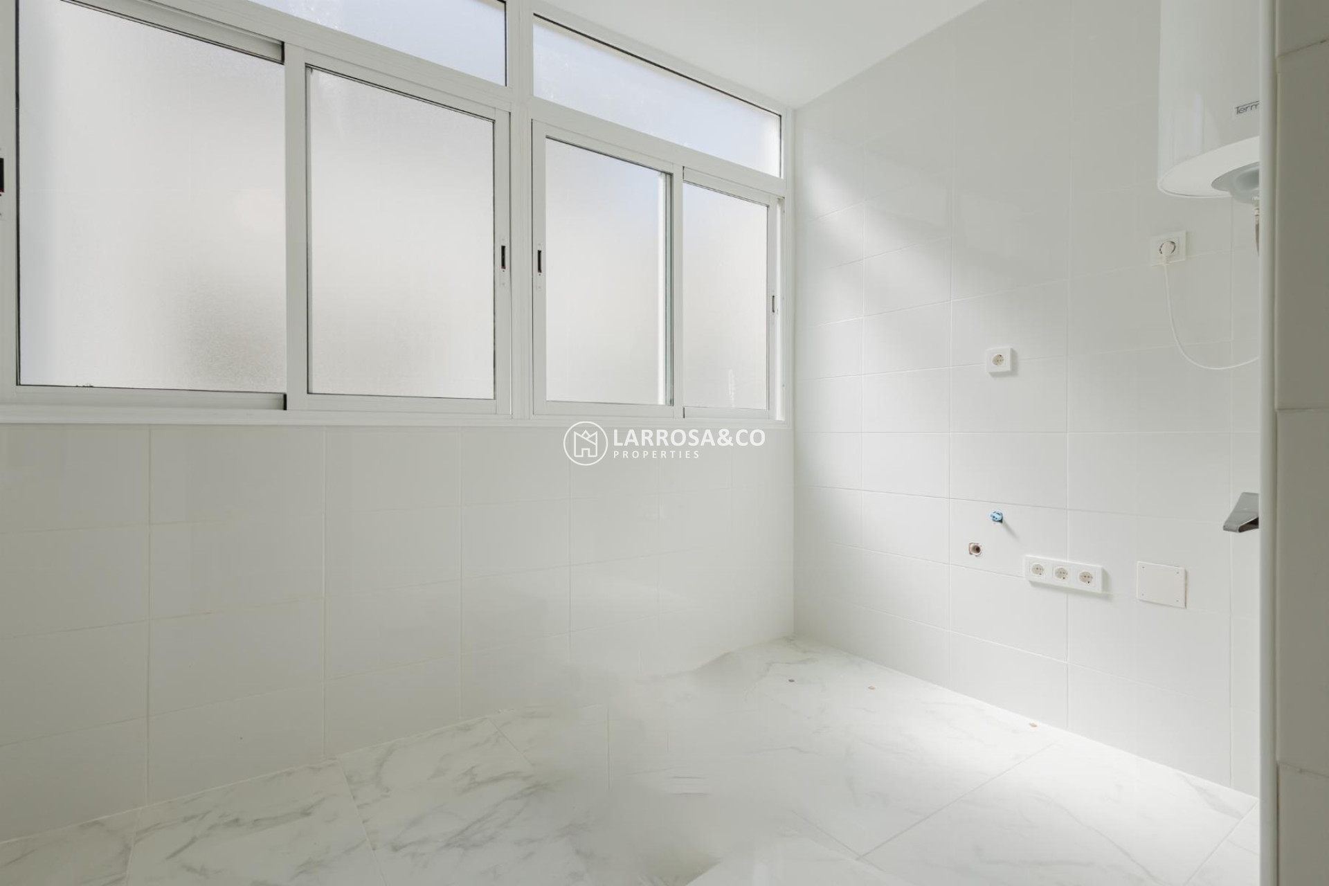 Resale - Apartment - Torrevieja - Playa del Acequión