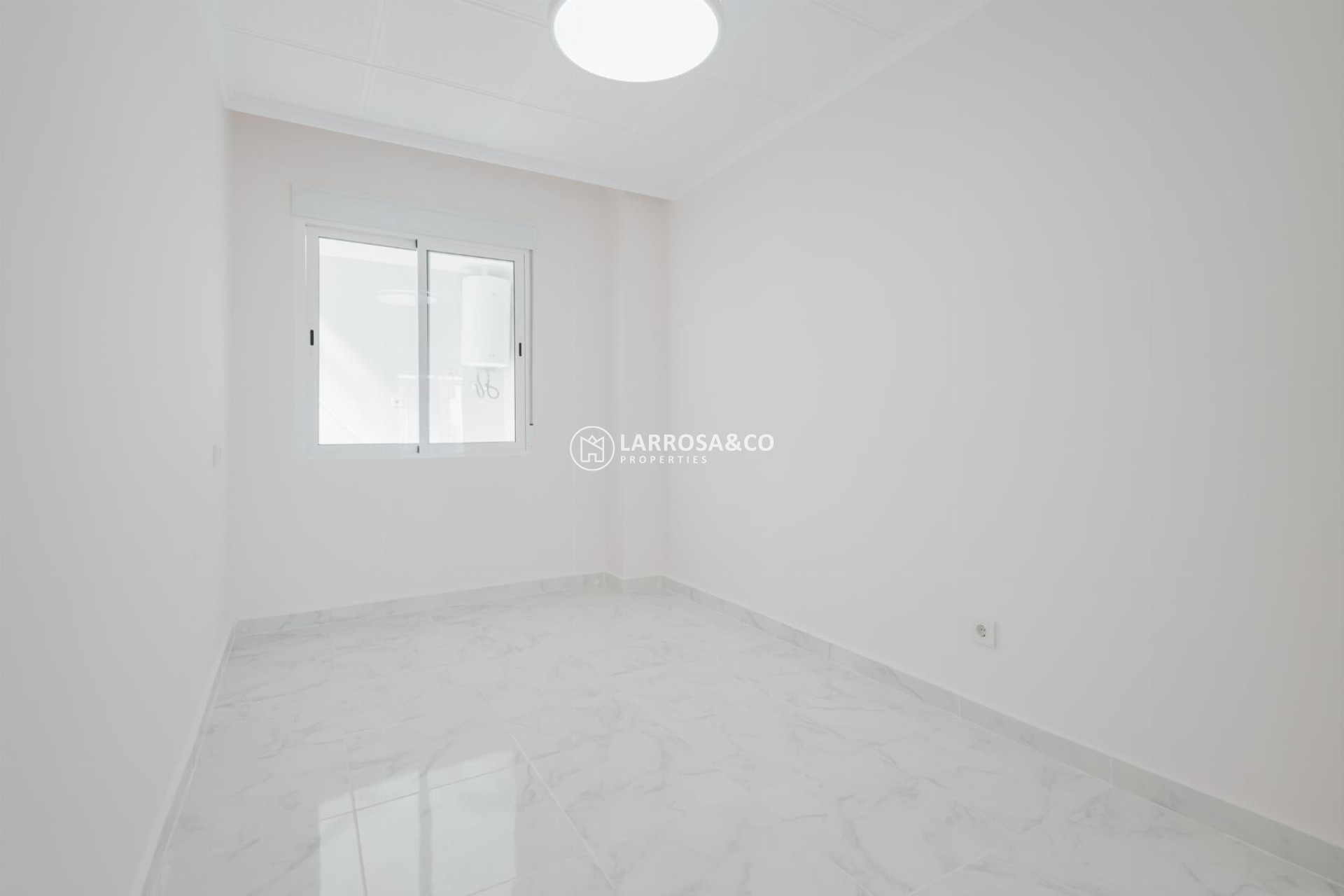 Resale - Apartment - Torrevieja - Playa del Acequión