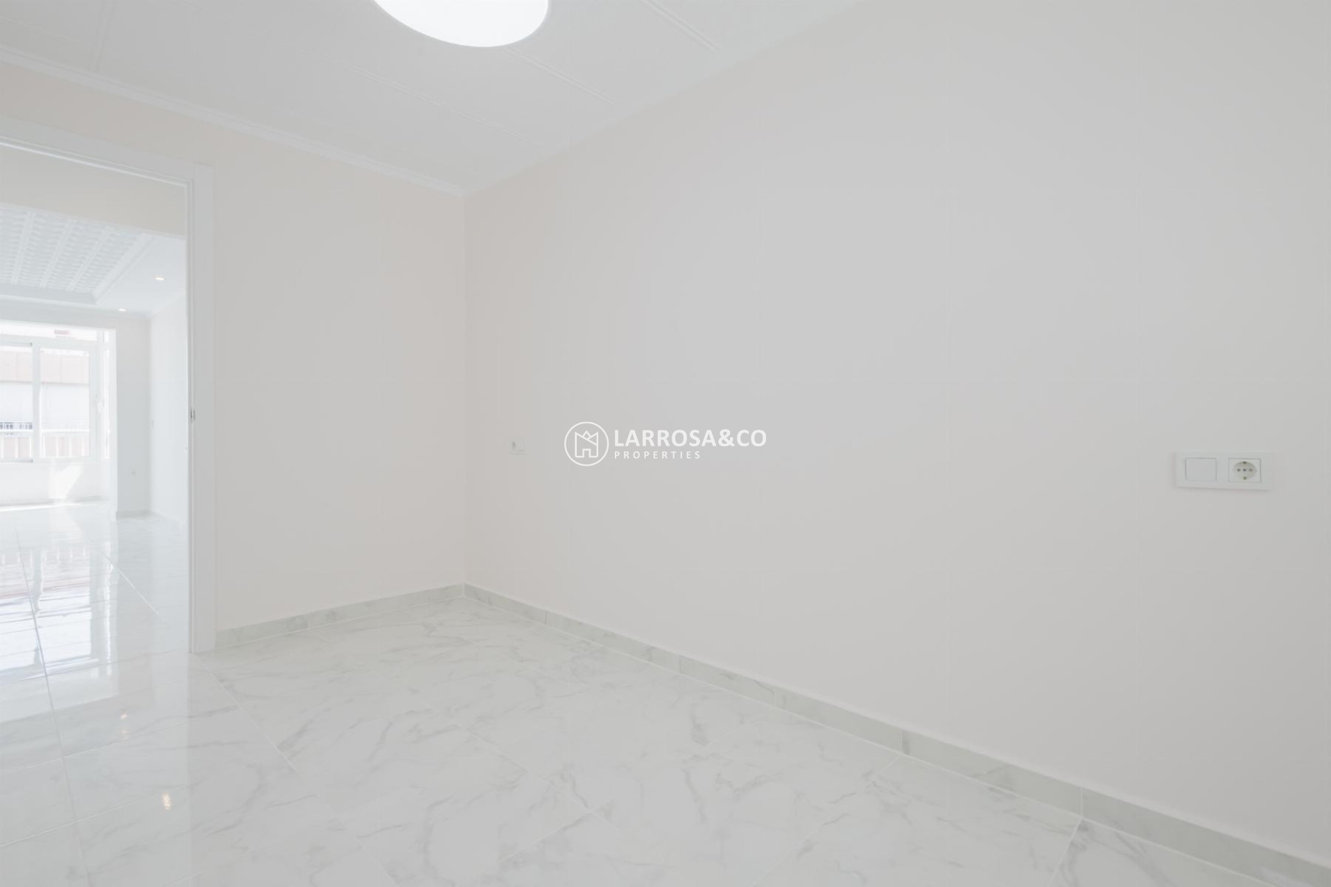 Resale - Apartment - Torrevieja - Playa del Acequión