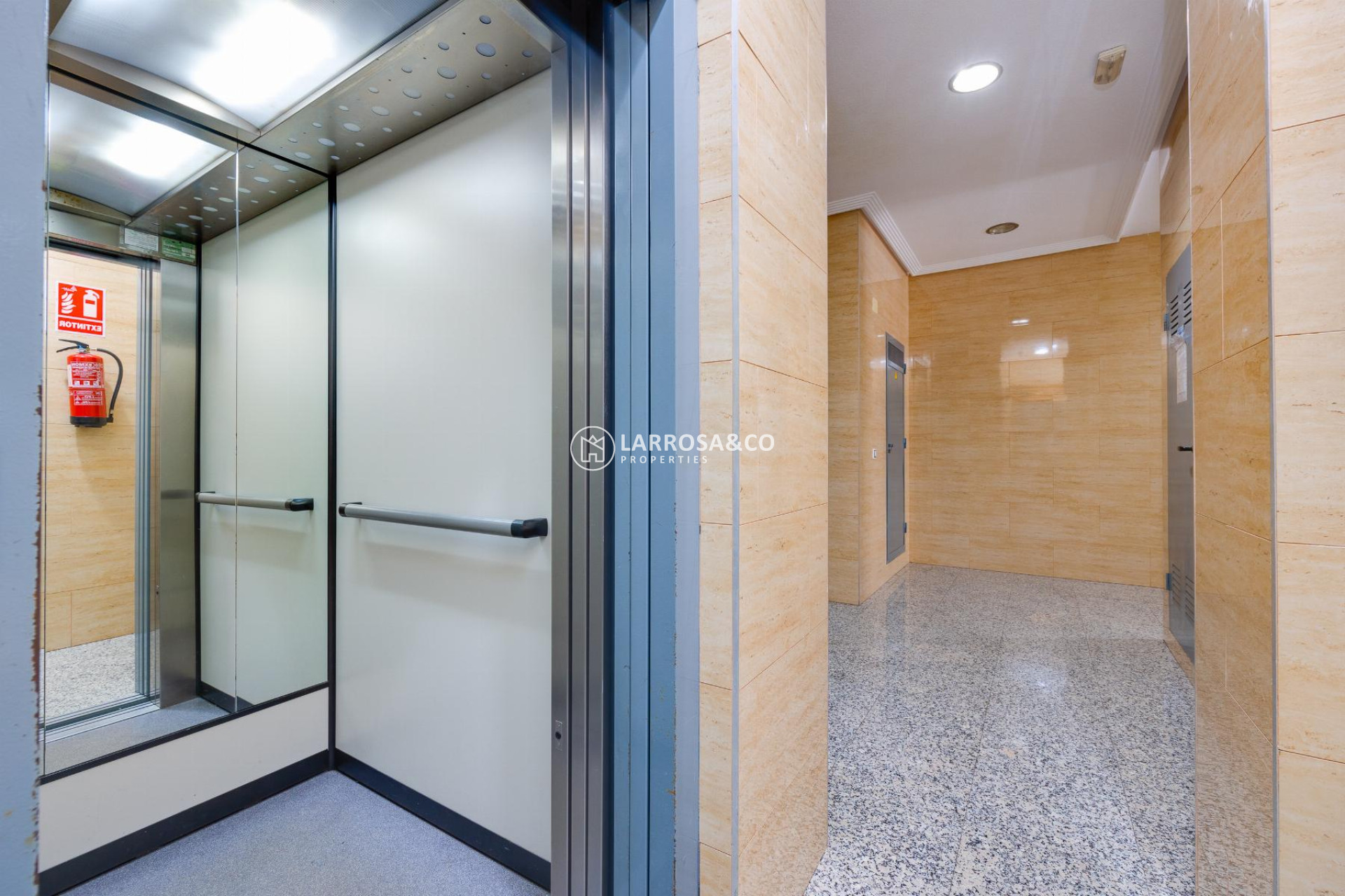 Resale - Apartment - Torrevieja - Playa del Acequión