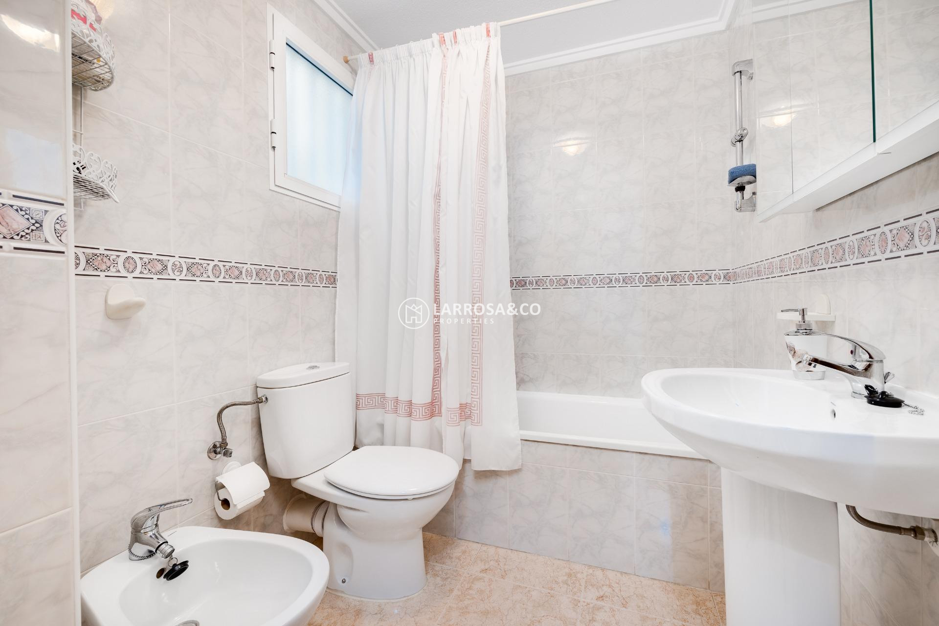 Resale - Apartment - Torrevieja - Playa del cura