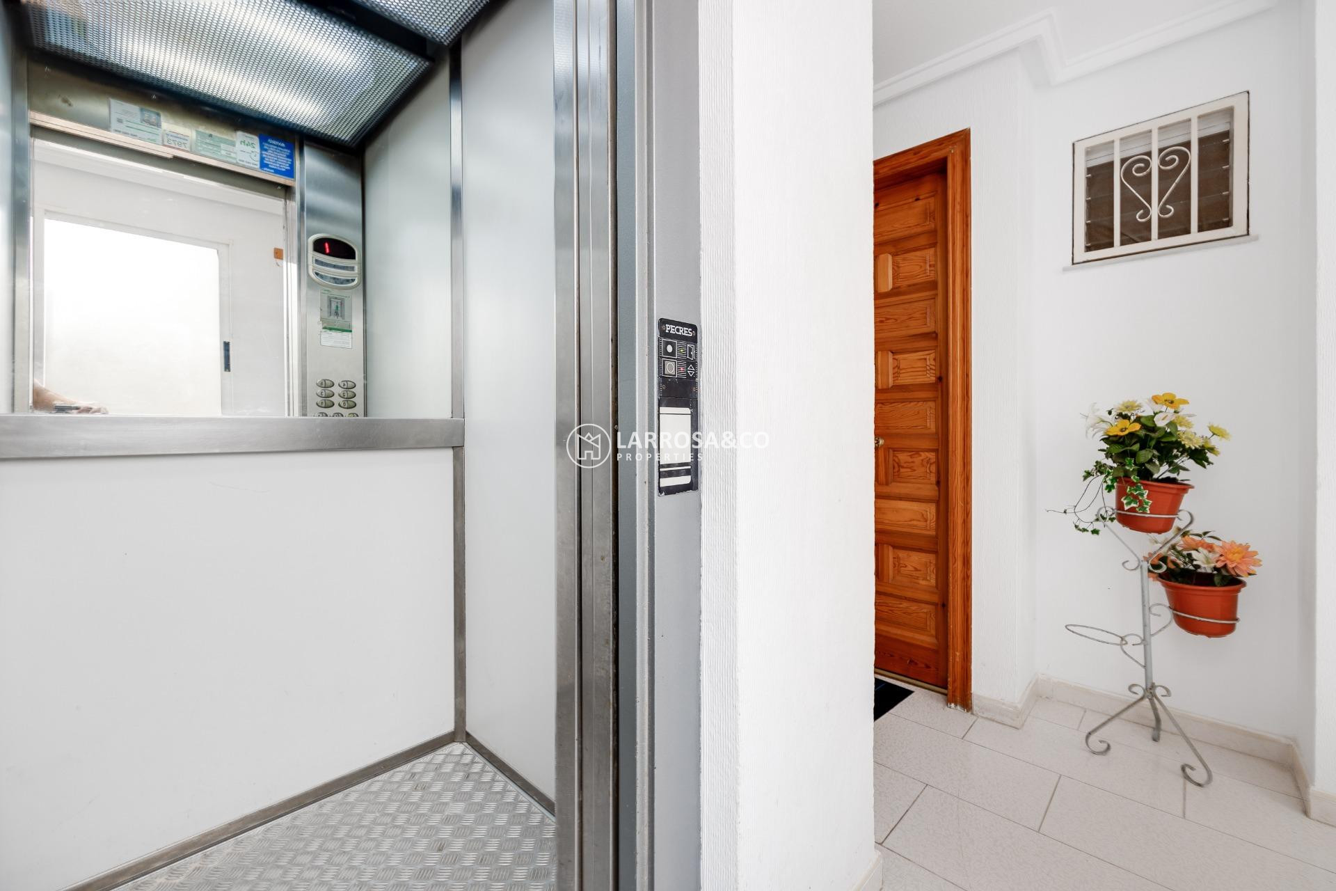 Resale - Apartment - Torrevieja - Playa del cura