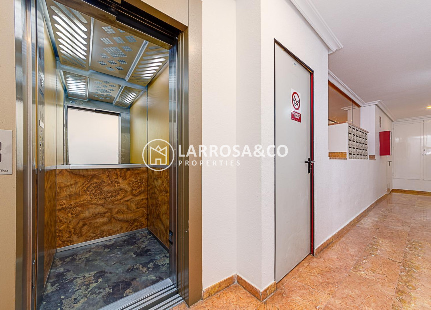 Resale - Apartment - Torrevieja - Playa del cura