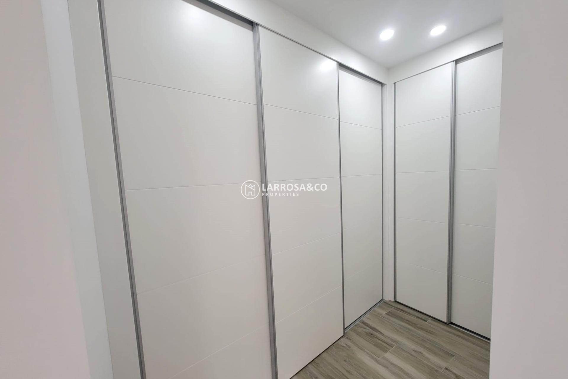 Resale - Apartment - Torrevieja - Playa del cura