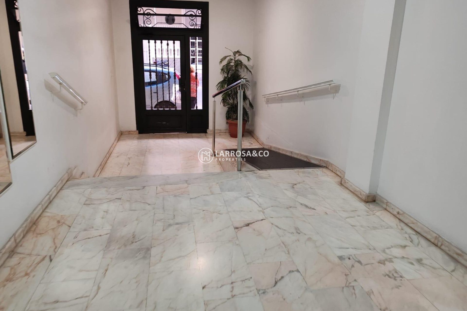Resale - Apartment - Torrevieja - Playa del cura