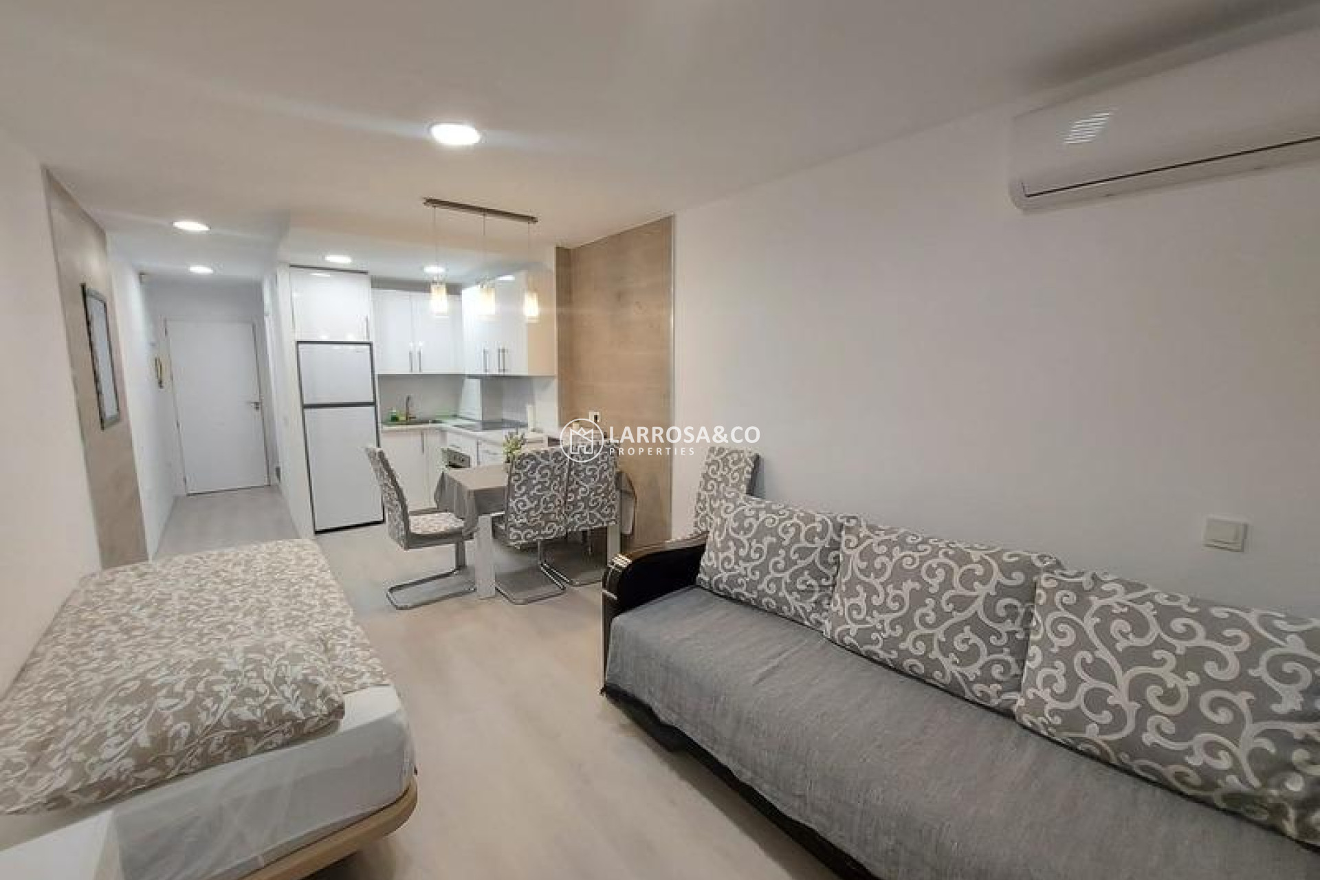 Resale - Apartment - Torrevieja - Playa del cura