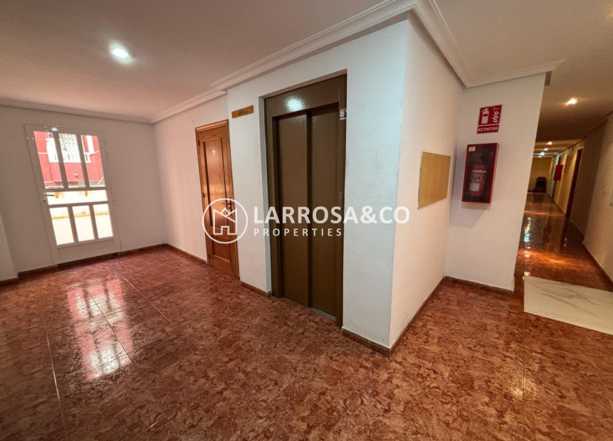 Resale - Apartment - Torrevieja - Playa del cura