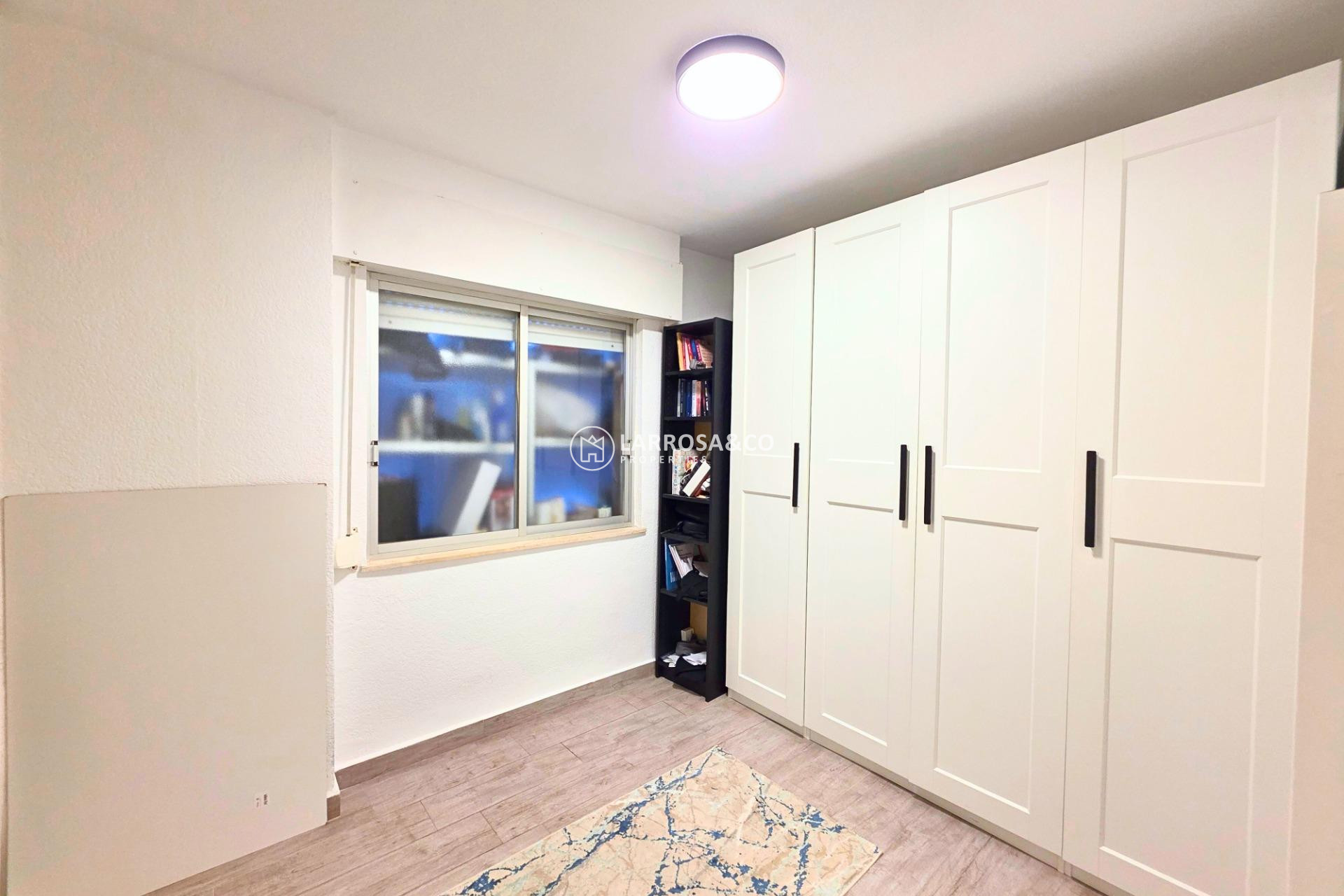 Resale - Apartment - Torrevieja - Playa del cura