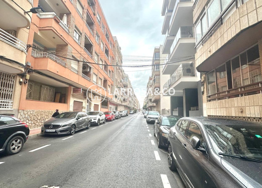 Resale - Apartment - Torrevieja - Playa del cura