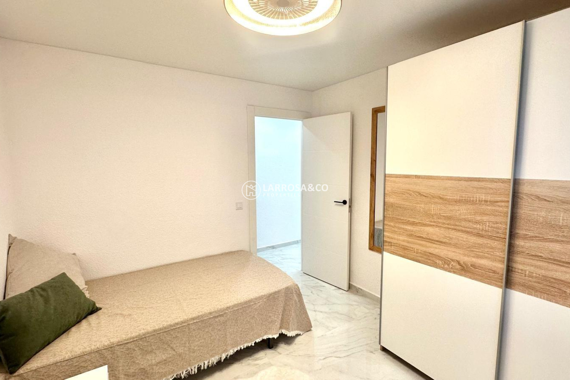 Resale - Apartment - Torrevieja - Playa del cura