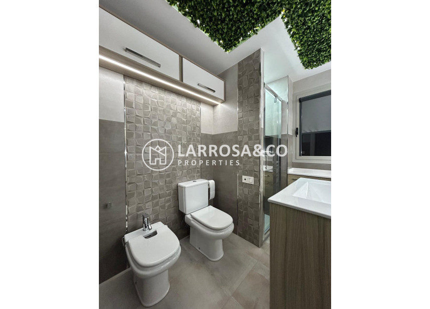 Resale - Apartment - Torrevieja - Playa del cura