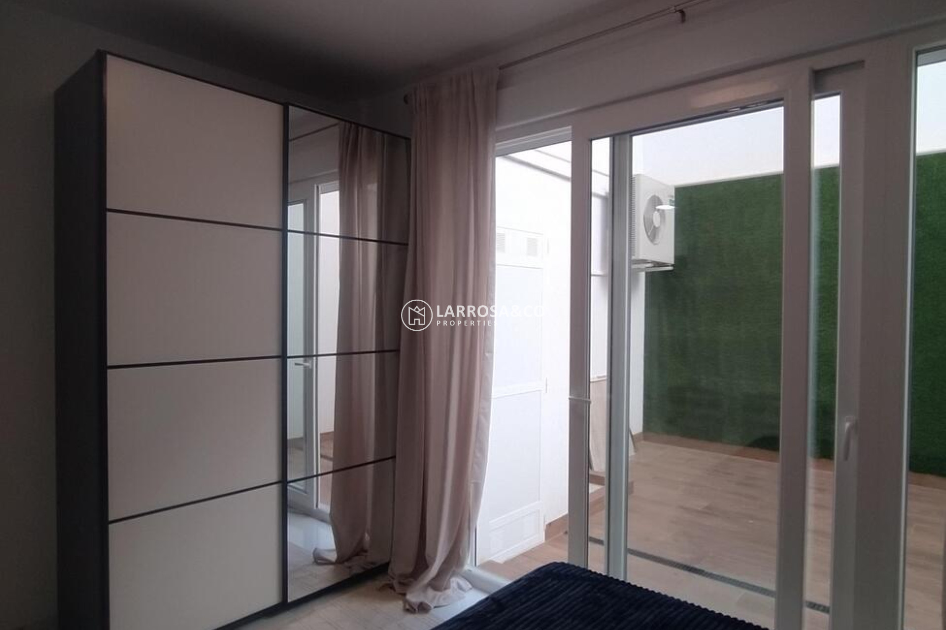 Resale - Apartment - Torrevieja - Playa del cura