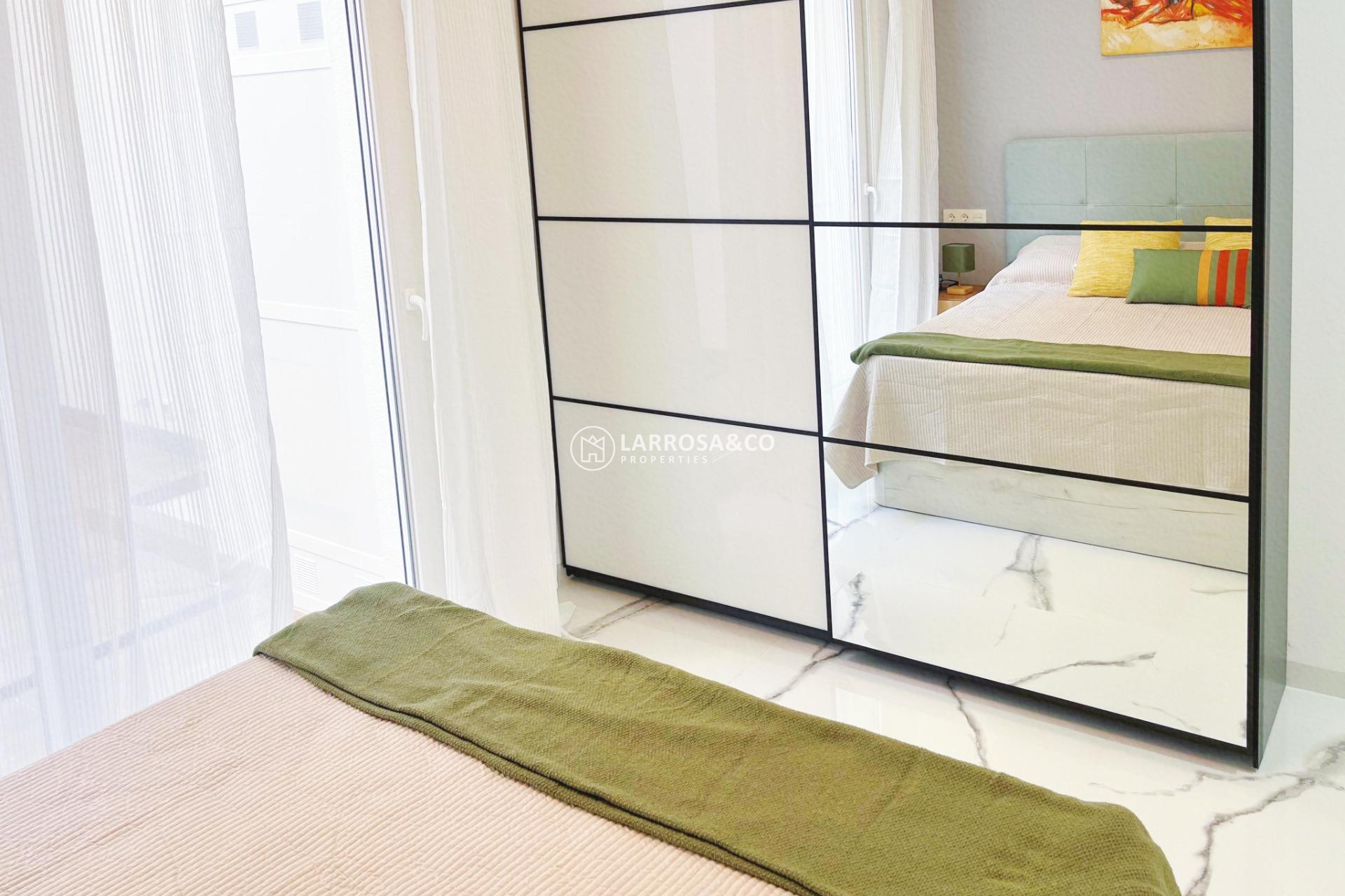 Resale - Apartment - Torrevieja - Playa del cura