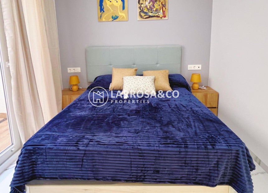Resale - Apartment - Torrevieja - Playa del cura