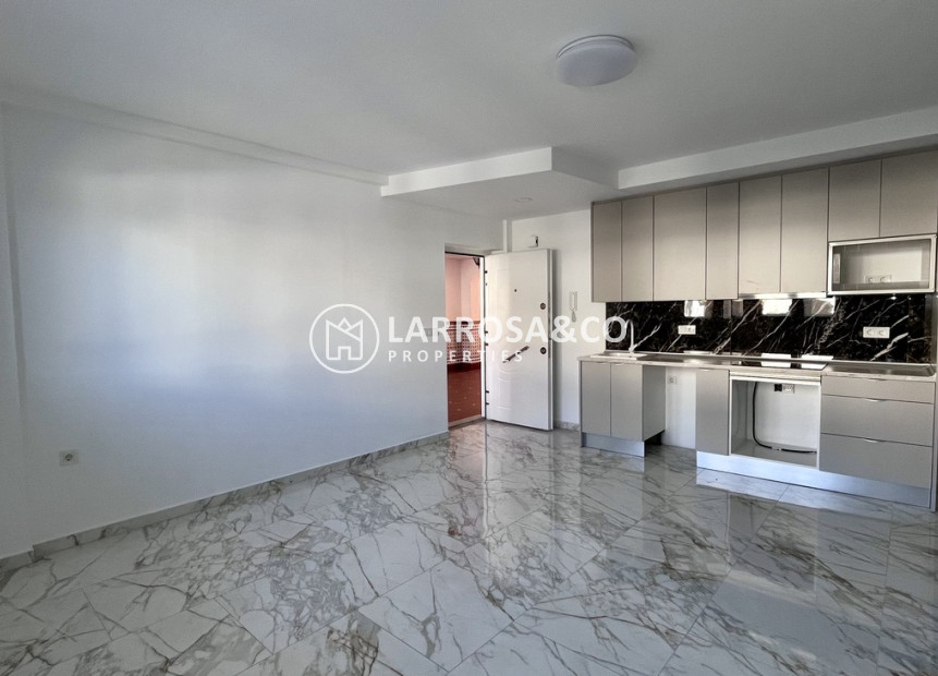 Resale - Apartment - Torrevieja - PLAYA LOS LOCOS