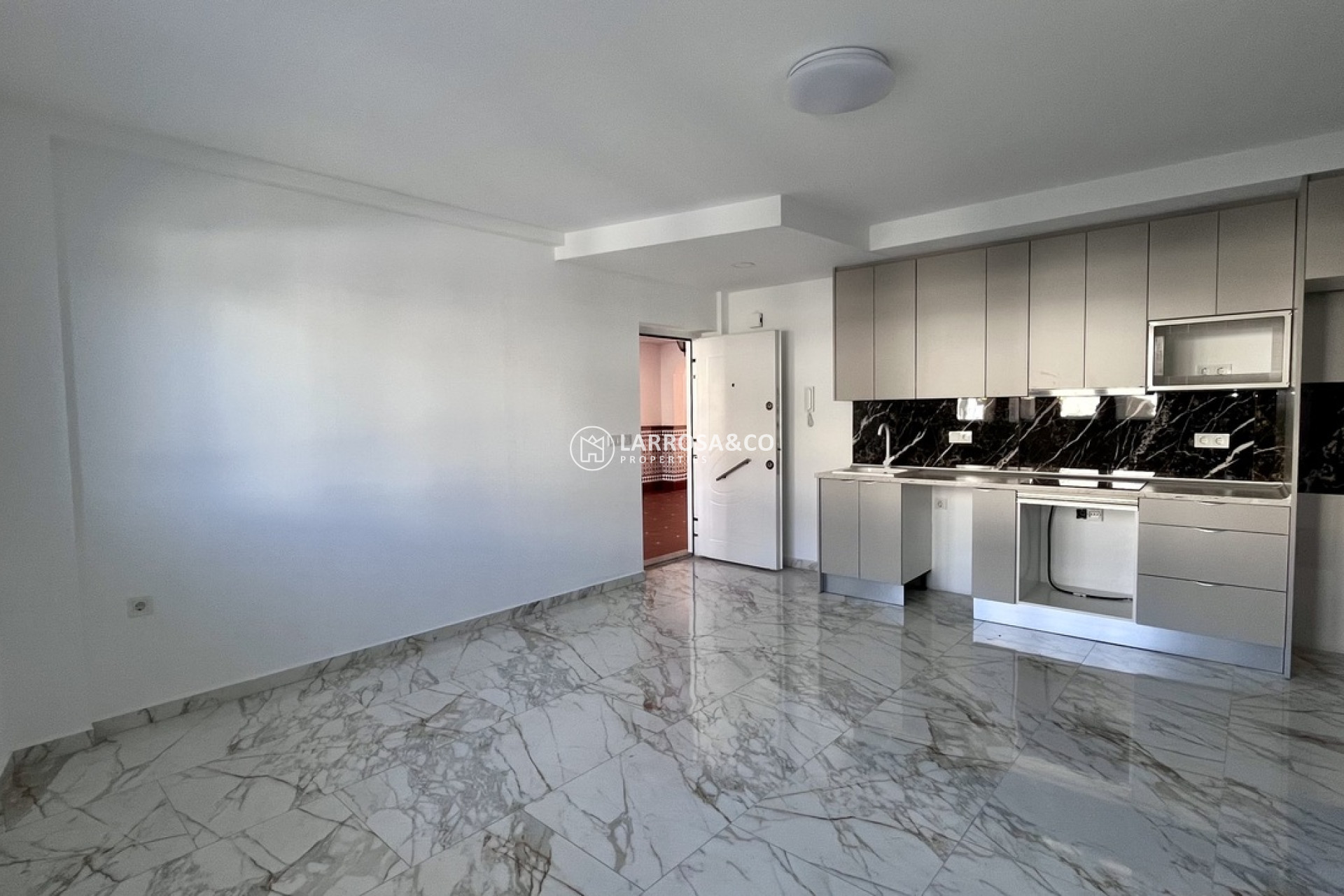 Resale - Apartment - Torrevieja - PLAYA LOS LOCOS