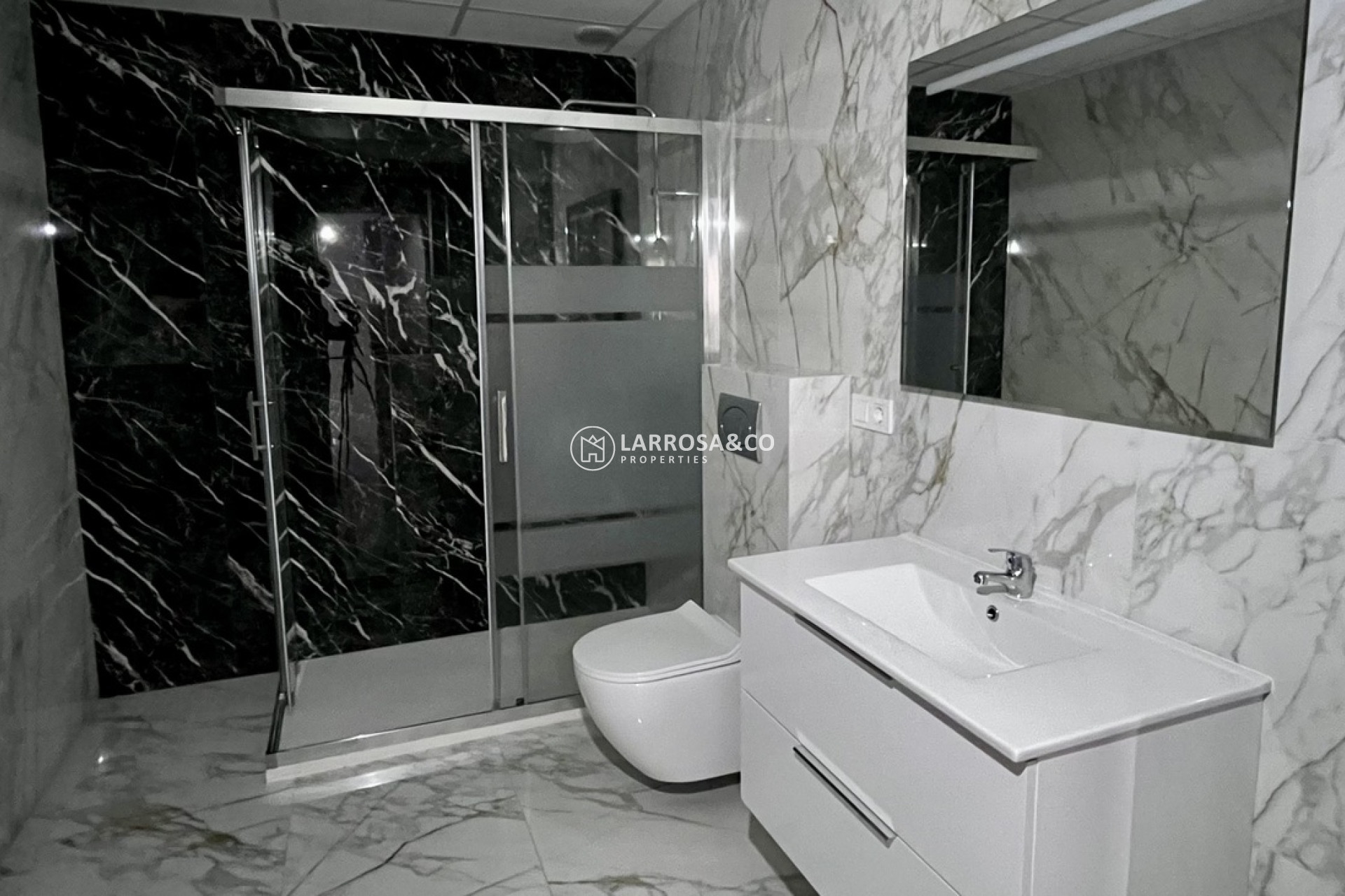 Resale - Apartment - Torrevieja - PLAYA LOS LOCOS