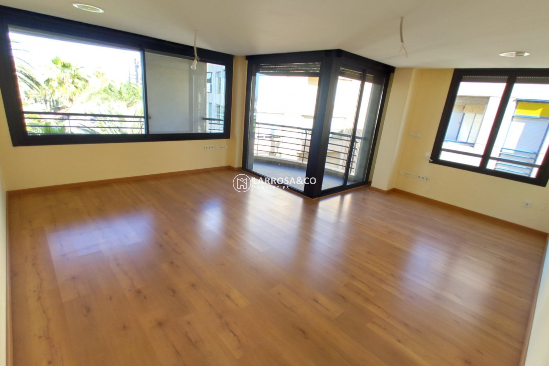Resale - Apartment - Torrevieja - Puerto
