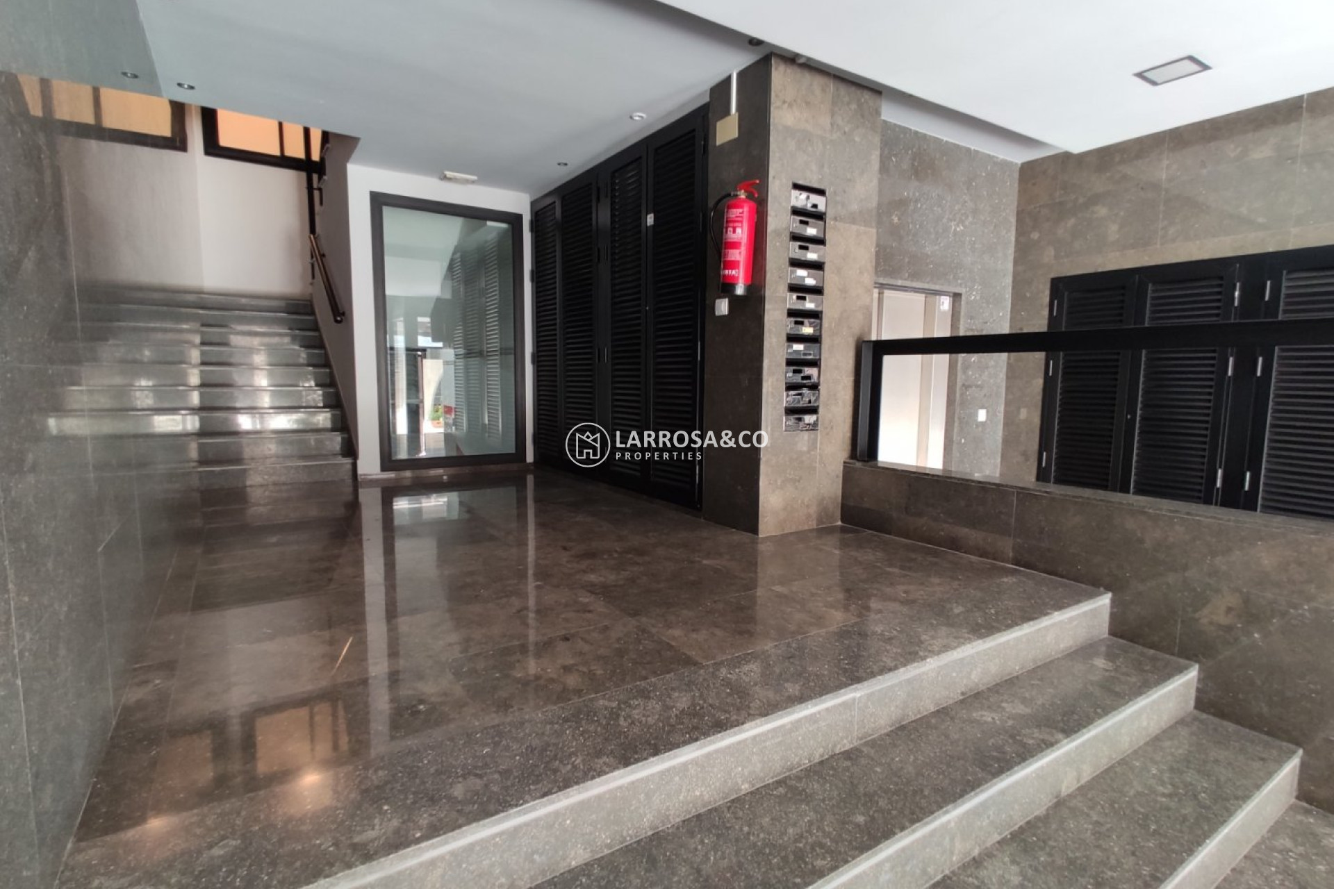 Resale - Apartment - Torrevieja - Puerto