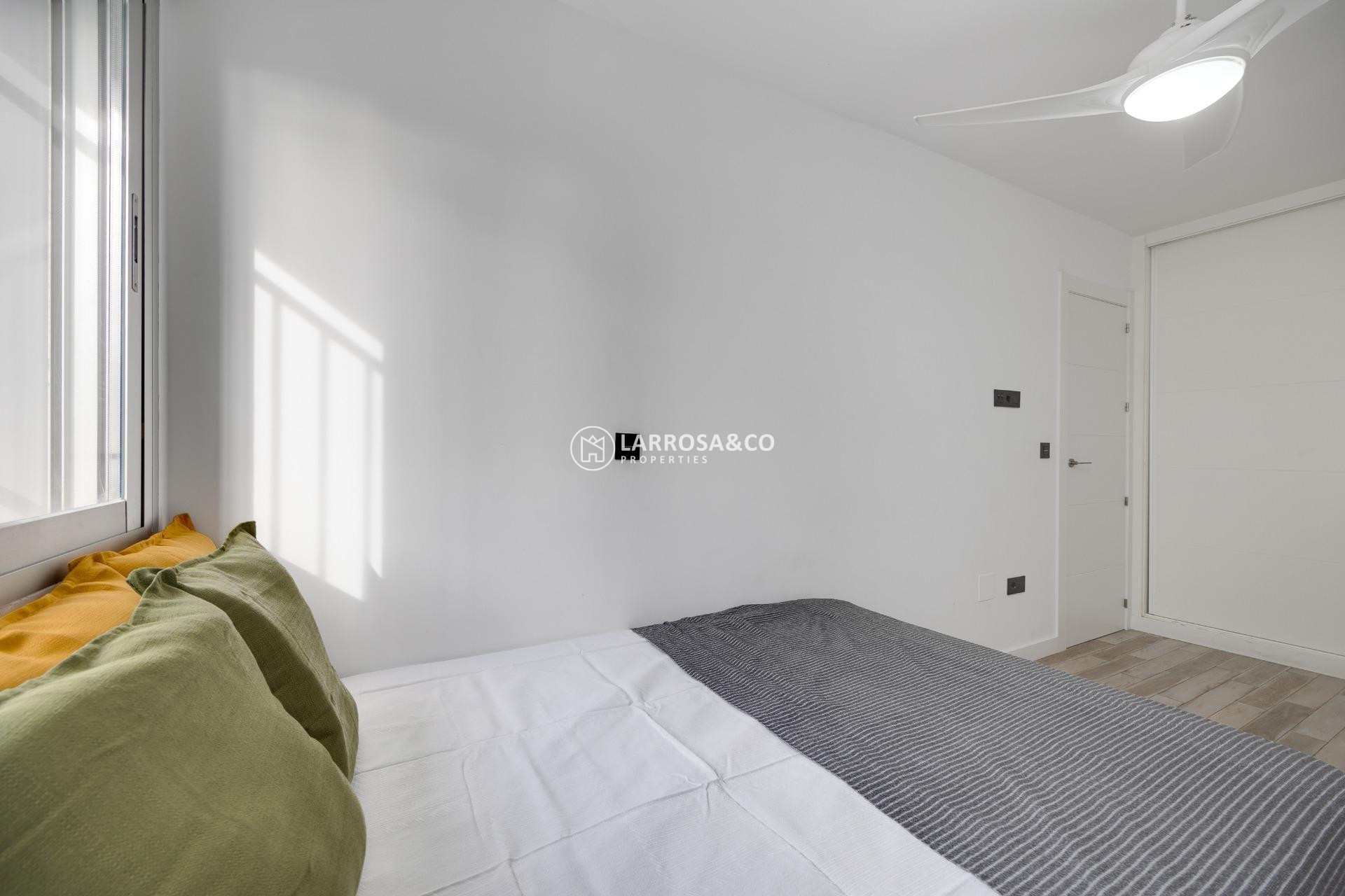 Resale - Apartment - Torrevieja - Punta Prima