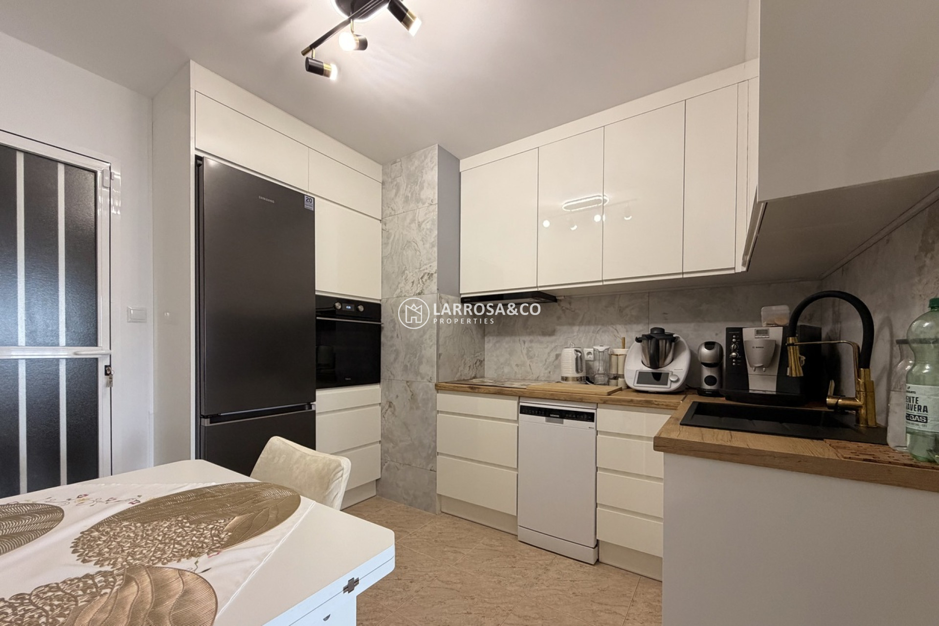 Resale - Apartment - Torrevieja - Urb. Calas Blancas III