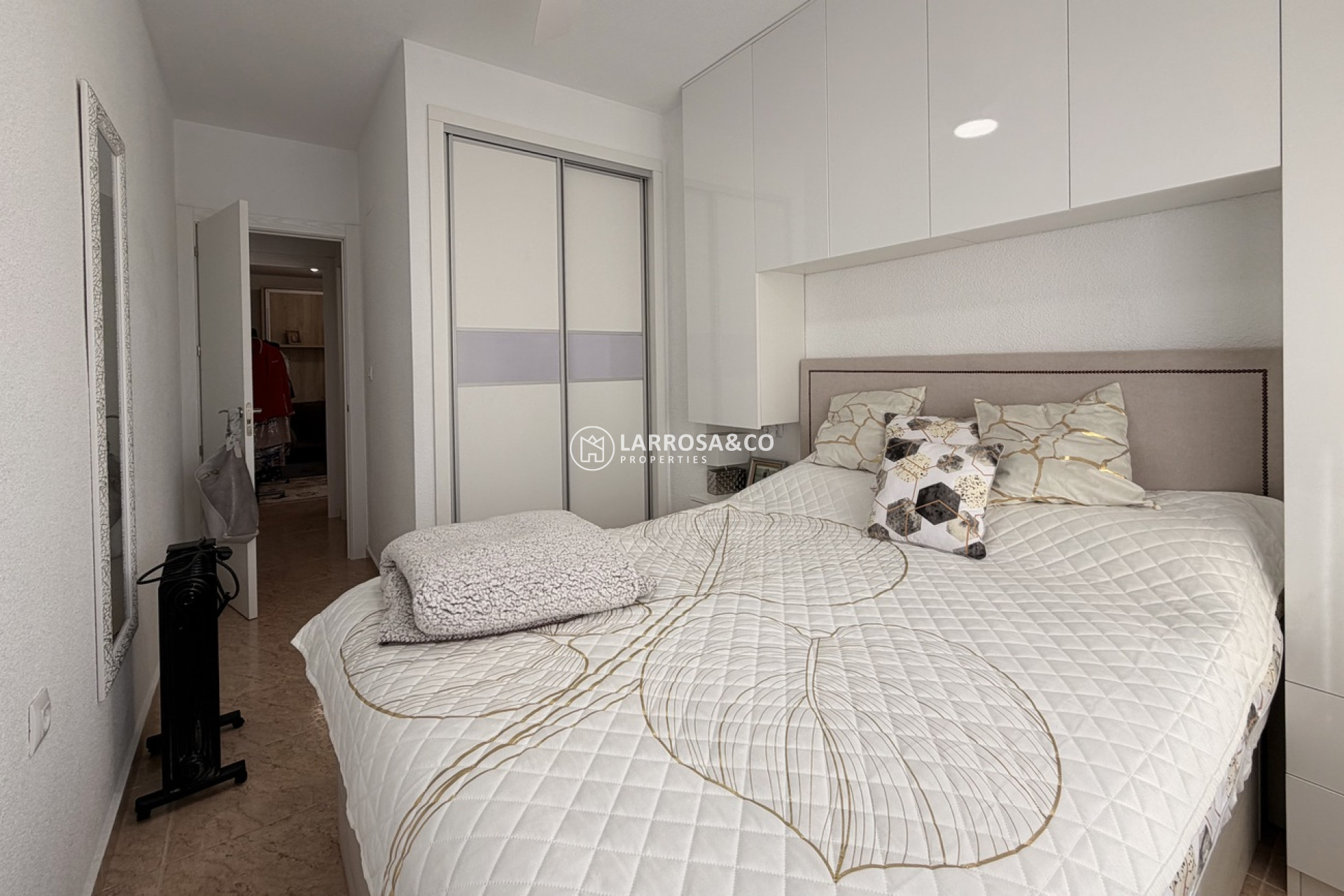 Resale - Apartment - Torrevieja - Urb. Calas Blancas III