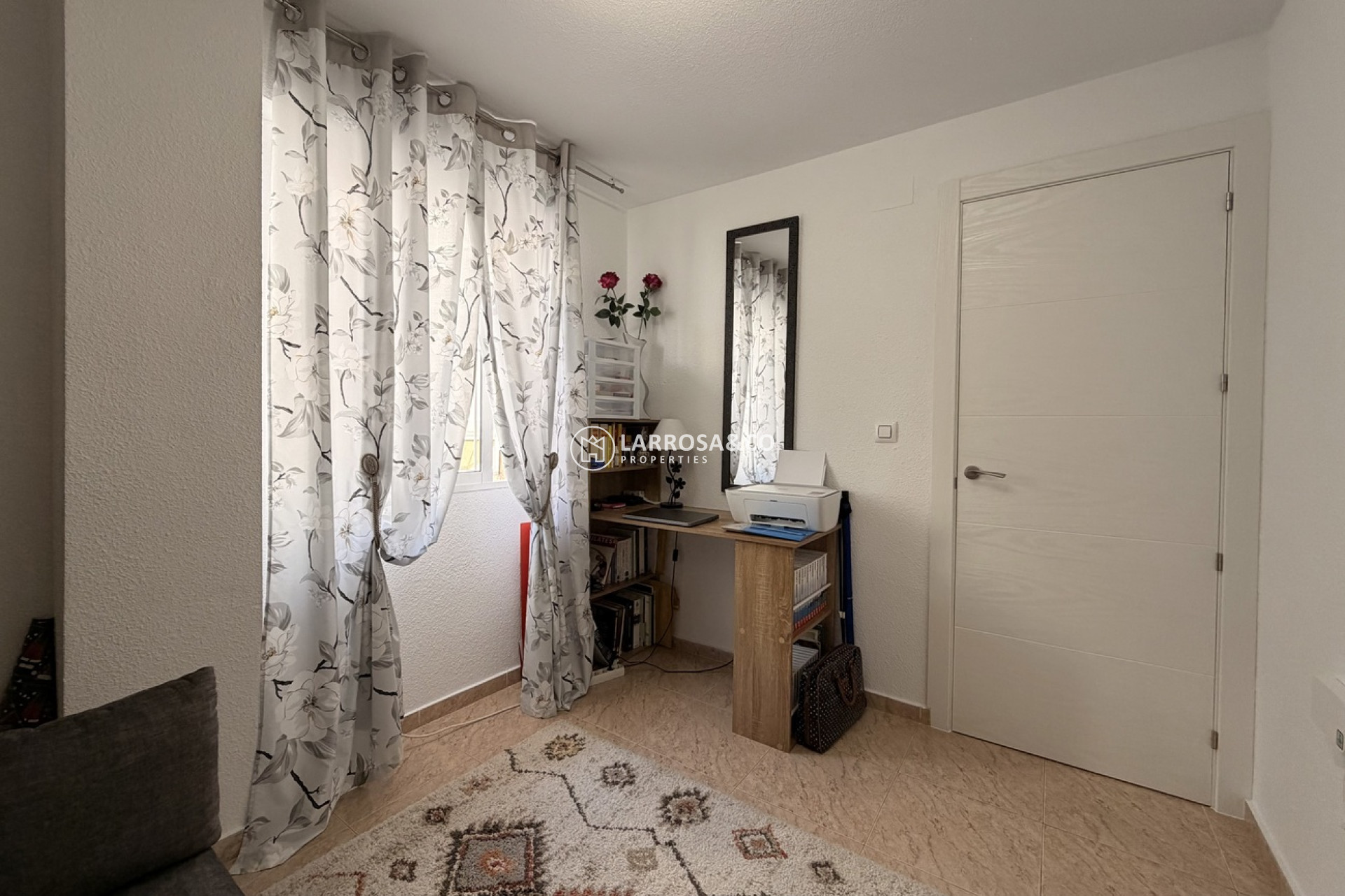 Resale - Apartment - Torrevieja - Urb. Calas Blancas III