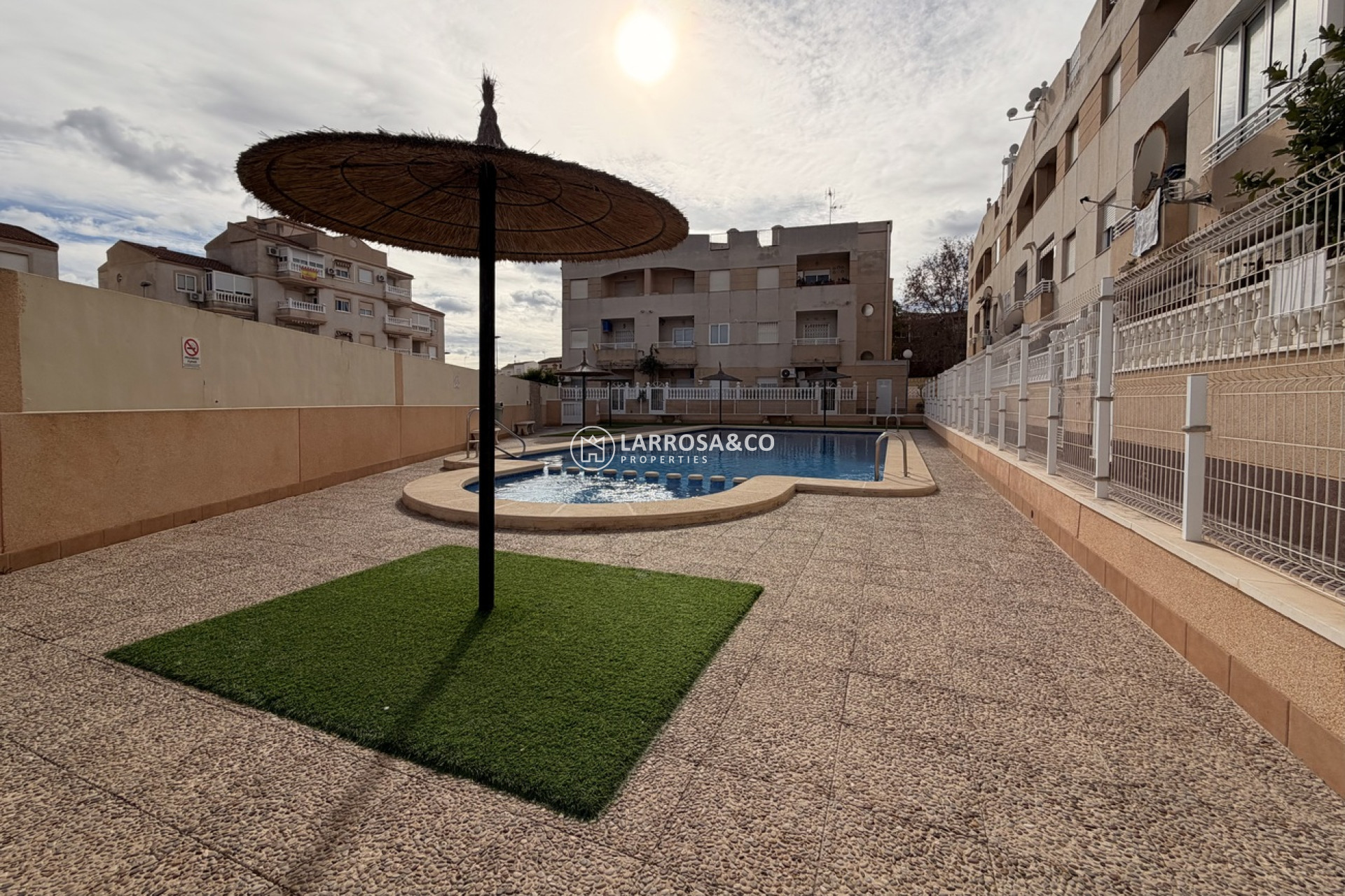 Resale - Apartment - Torrevieja - Urb. Calas Blancas III