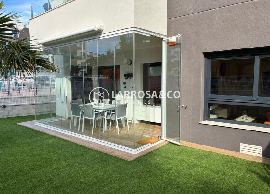 Resale - Apartment - Villamartín - Costa Blanca