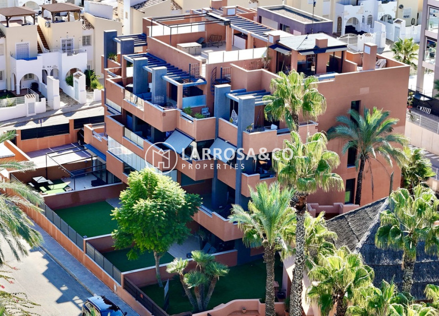 Resale - Apartment - Villamartín - Costa Blanca