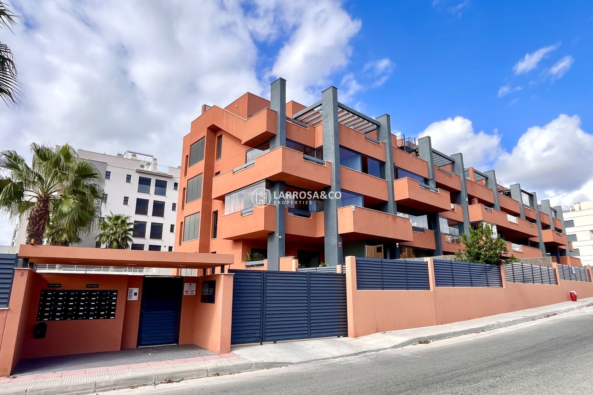 Resale - Apartment - Villamartín - Costa Blanca