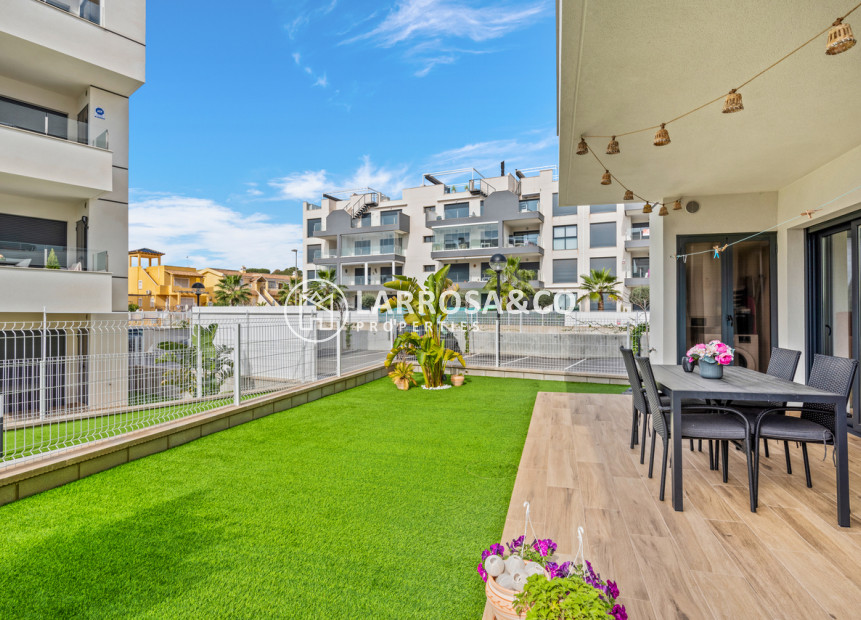 Resale - Apartment - Villamartín - Costa Blanca