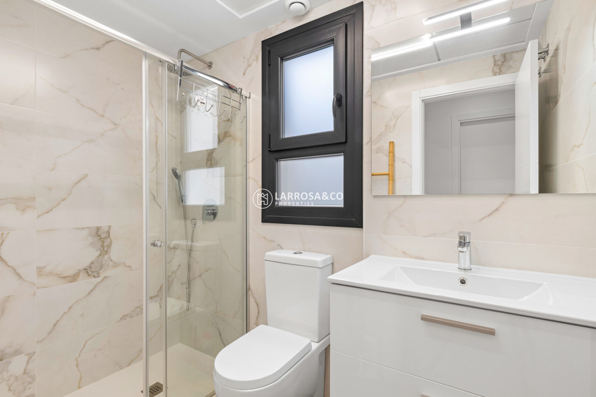 Resale - Apartment - Villamartín - Costa Blanca