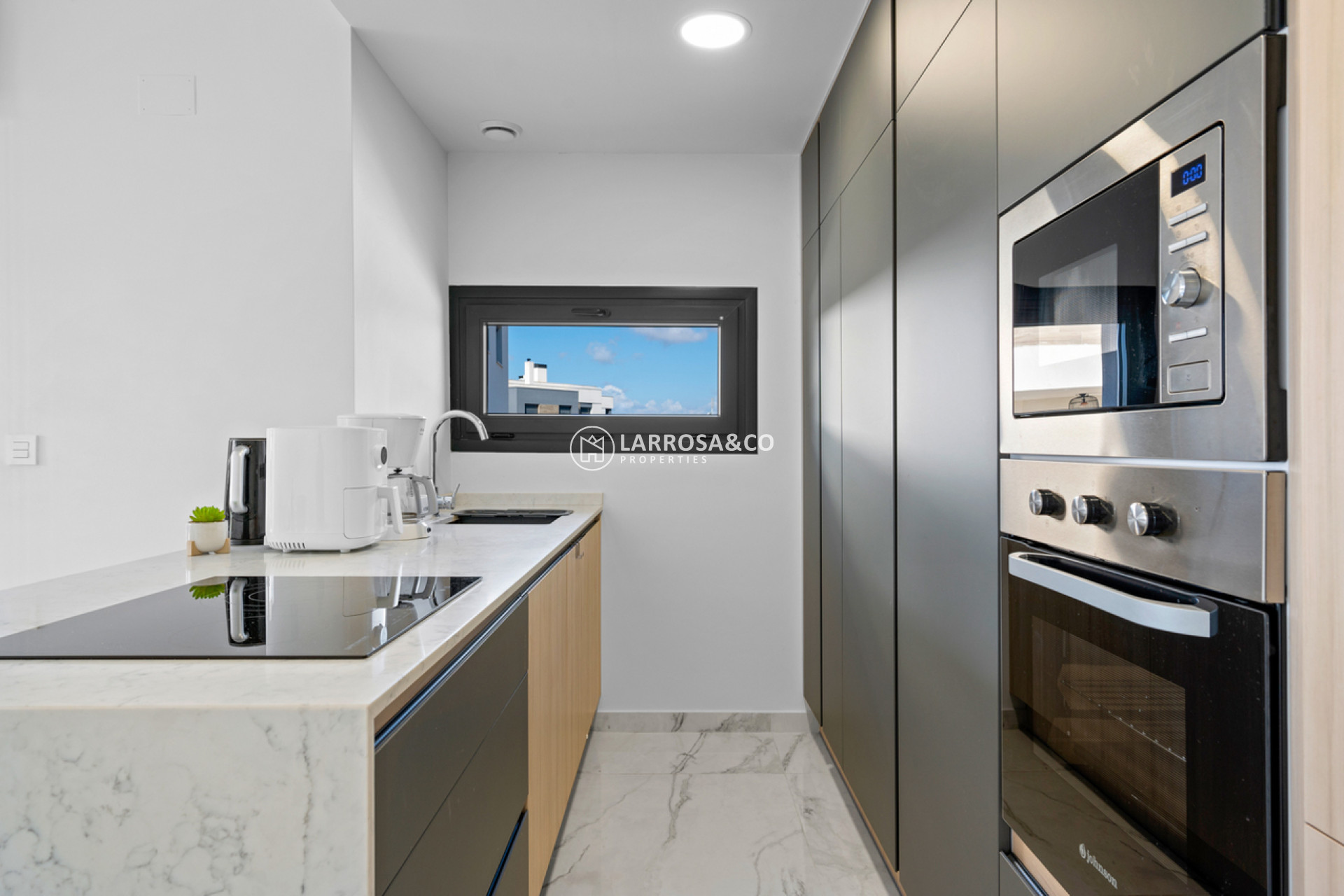 Resale - Apartment - Villamartín - Costa Blanca