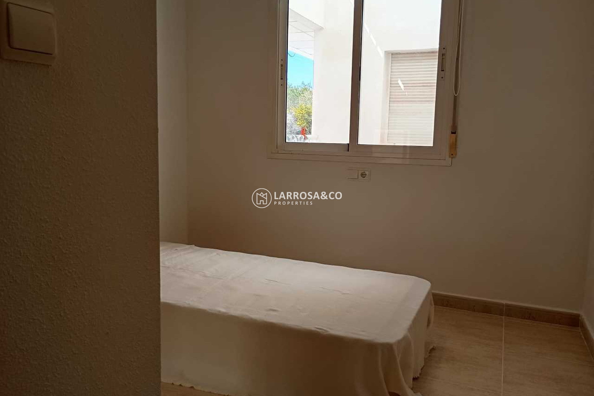 Resale - Apartment - Villamartín - Costa Blanca