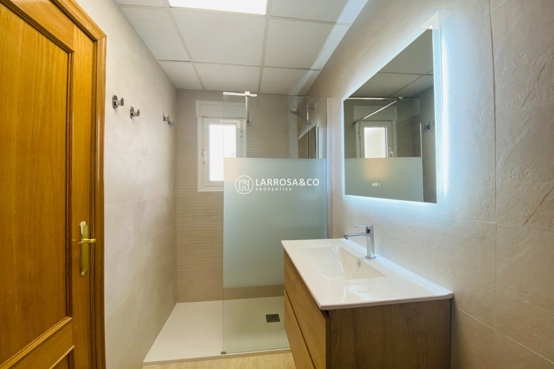 Resale - Apartment - Villamartín - Costa Blanca