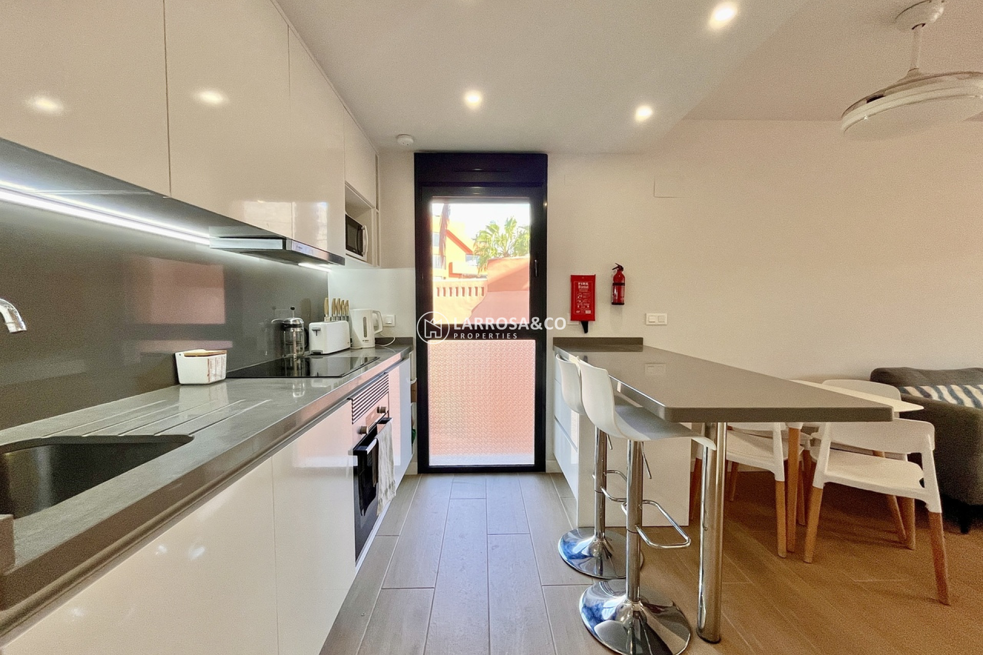 Resale - Apartment - Villamartín - Costa Blanca