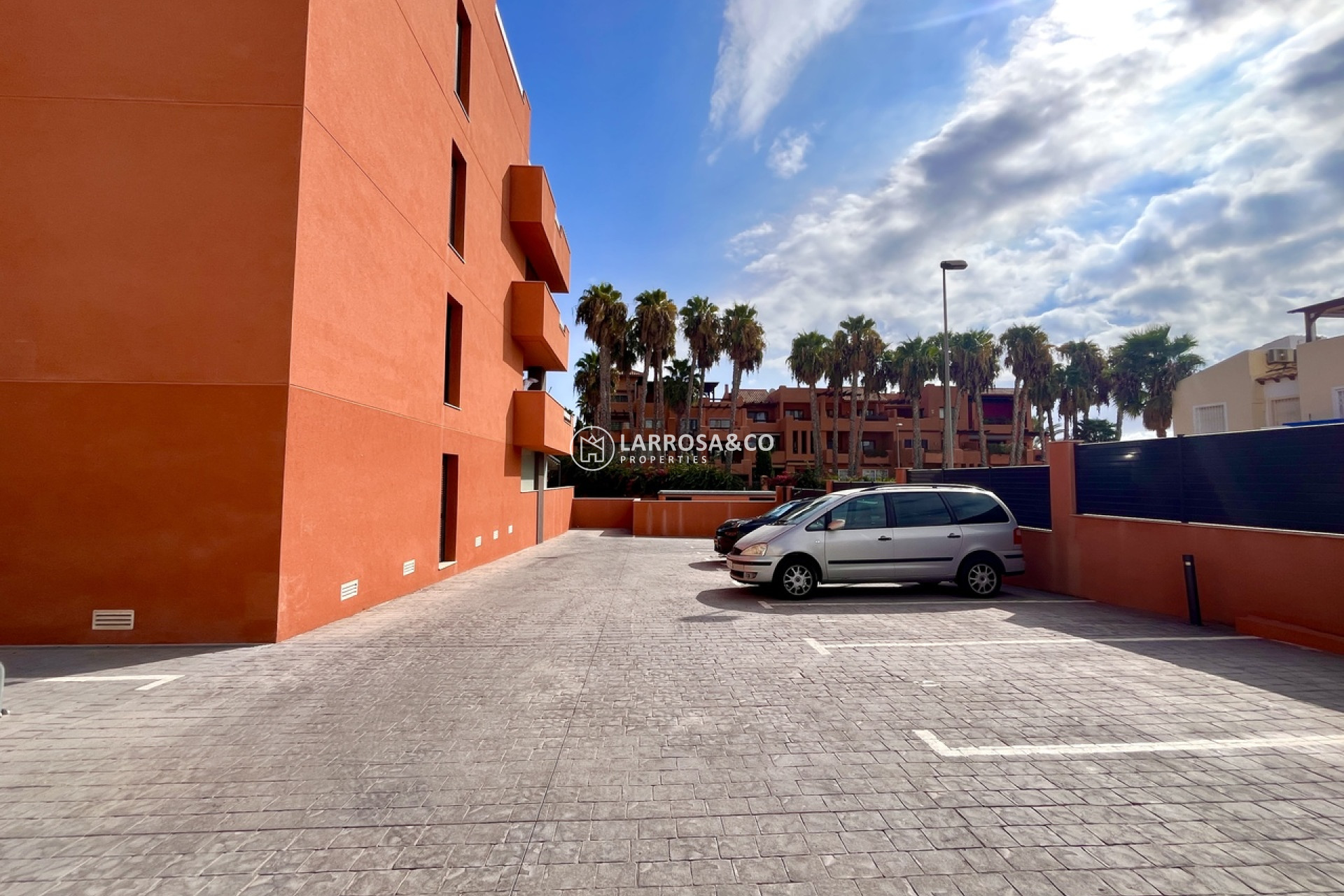 Resale - Apartment - Villamartín - Costa Blanca
