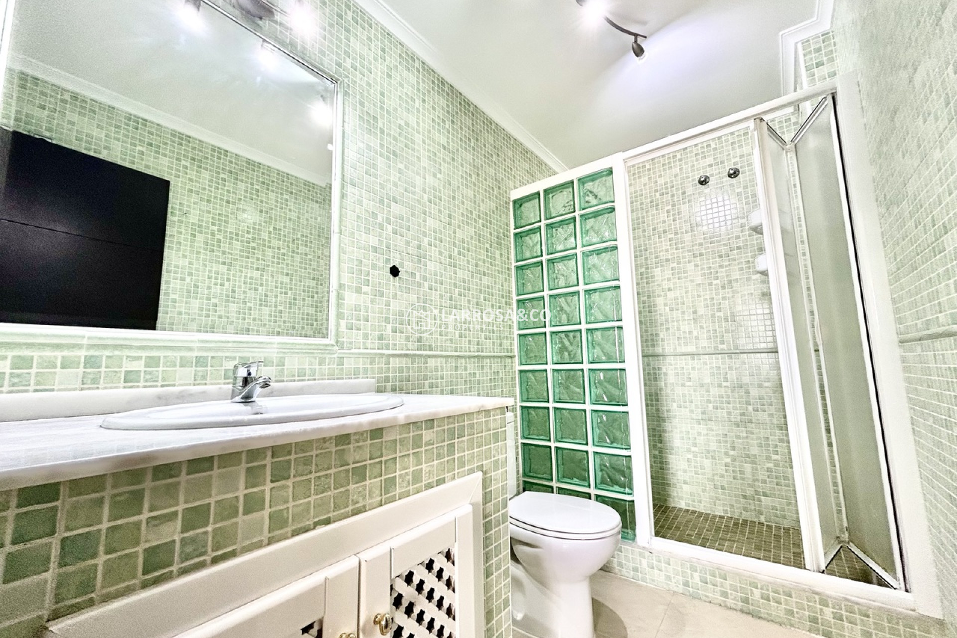 Resale - Apartment - Villamartín - Costa Blanca