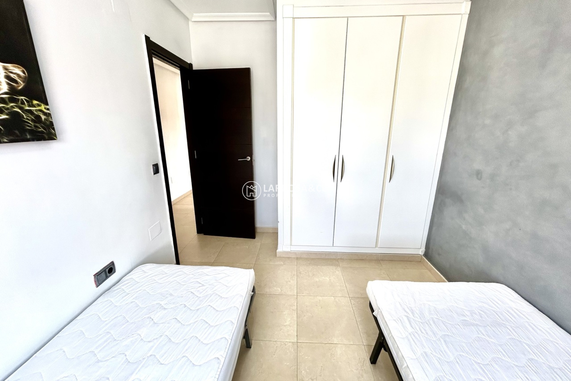 Resale - Apartment - Villamartín - Costa Blanca