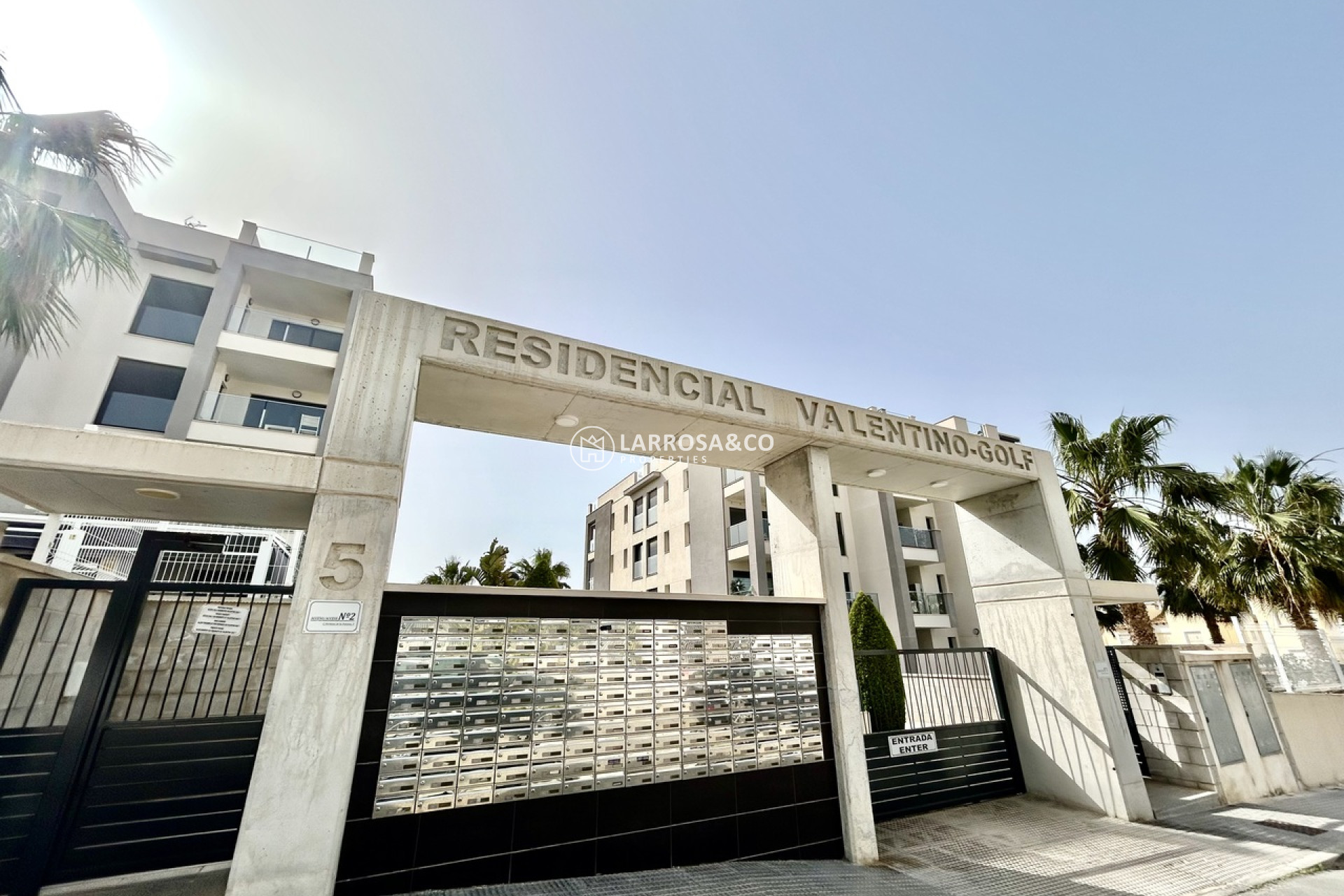 Resale - Apartment - Villamartín - Costa Blanca