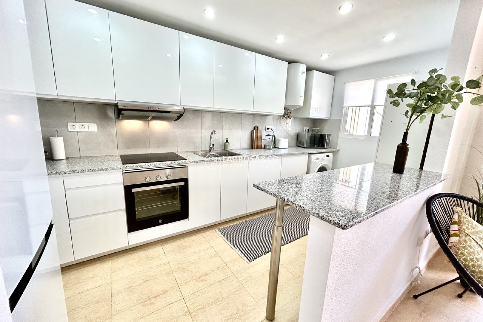 Resale - Apartment - Villamartín - Costa Blanca