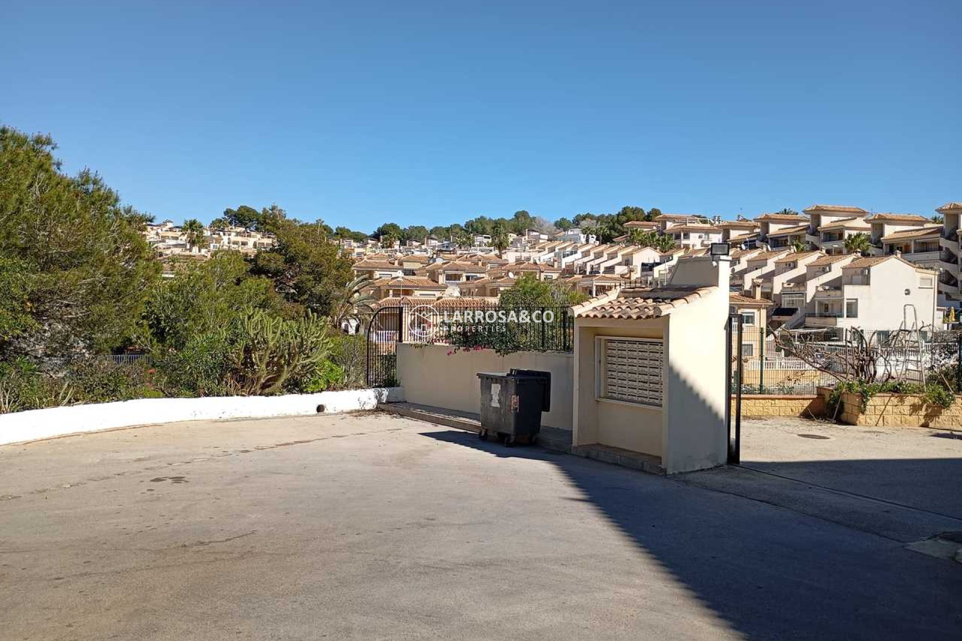 Resale - Apartment - Villamartín - Costa Blanca